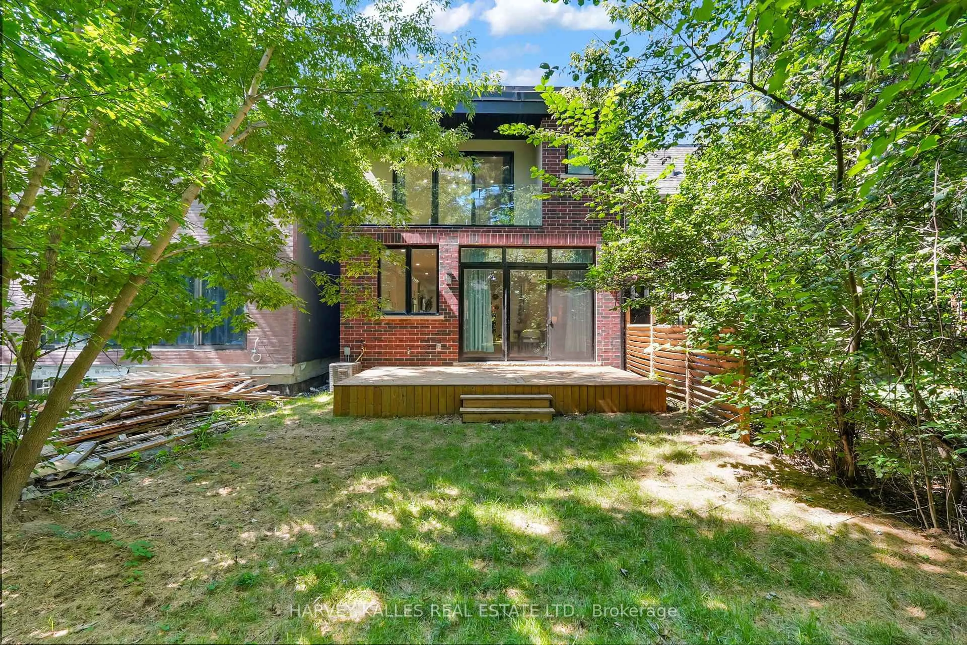 Home with brick exterior material, unknown for 253 Albany Ave, Toronto Ontario M5R 3C7