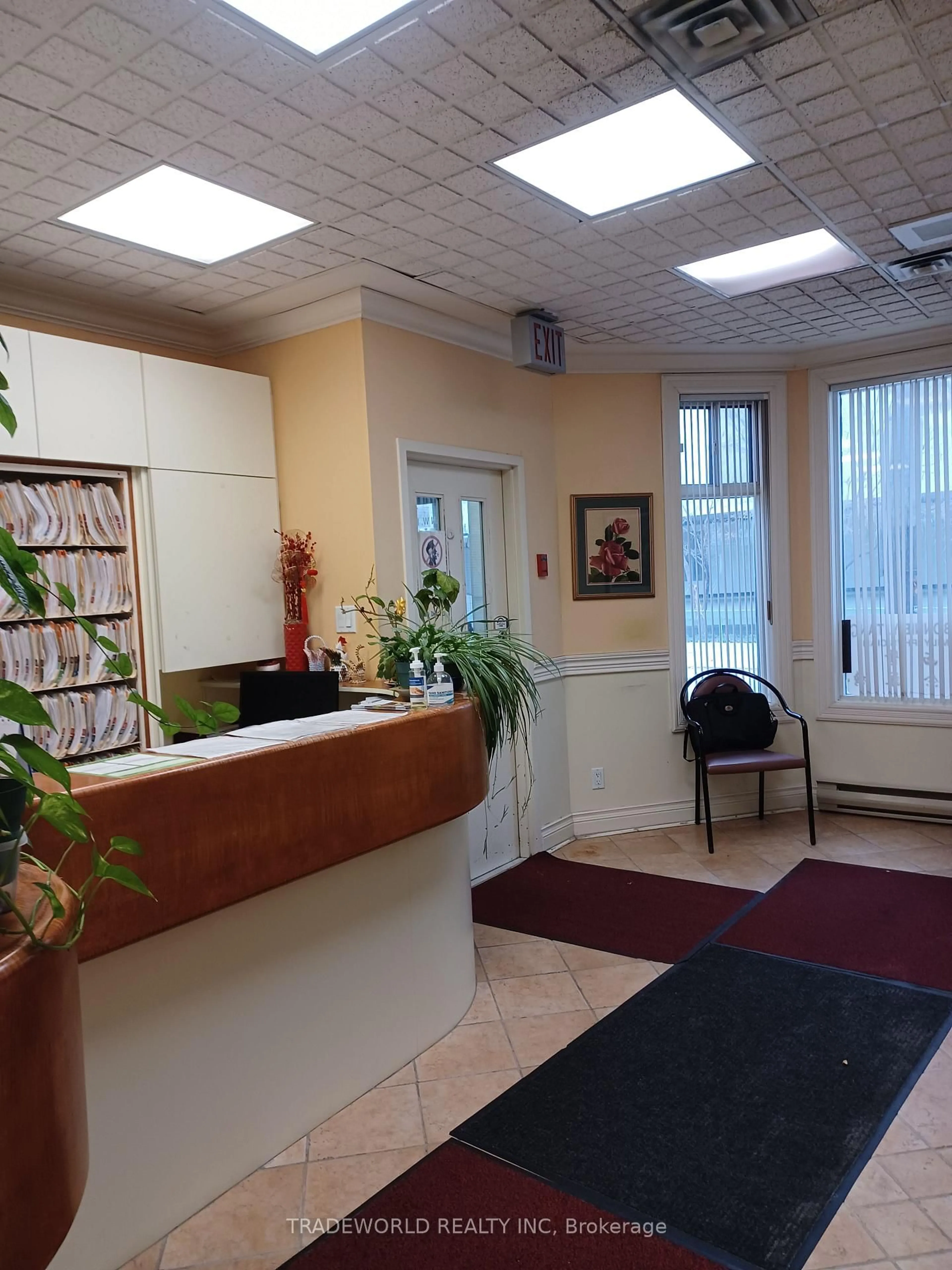 Indoor foyer for 110 Beverley St, Toronto Ontario M5T 1Y2