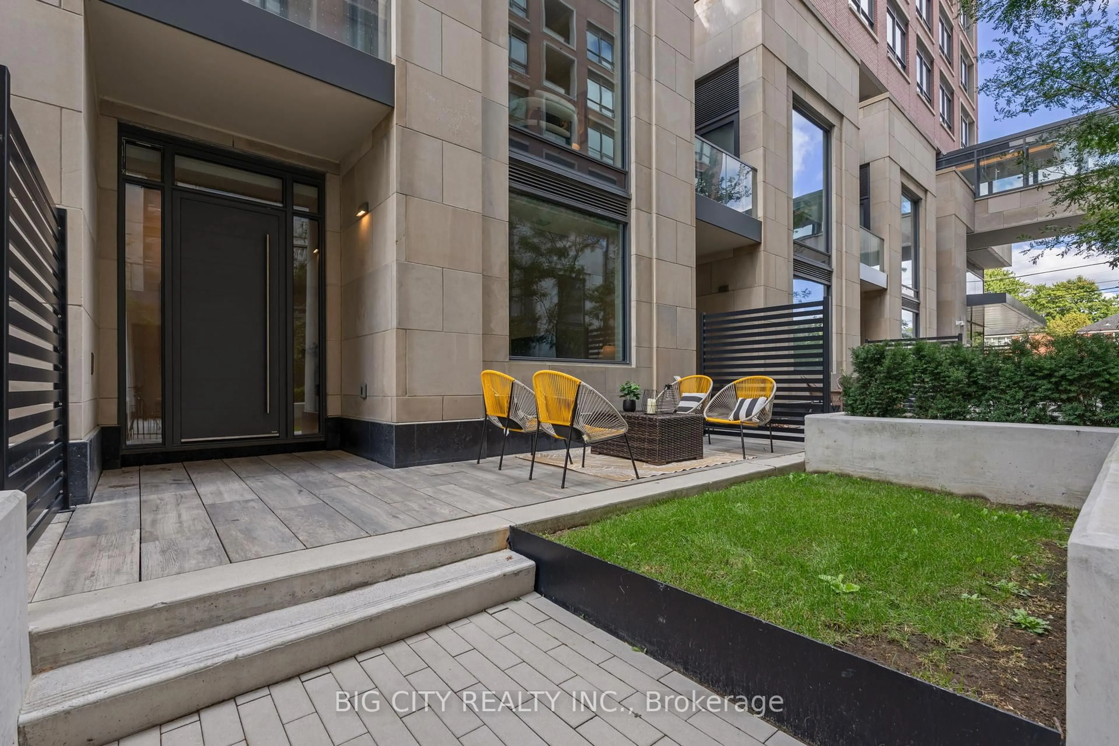 Patio, street for 33 Frederick Todd Way #TH03, Toronto Ontario M4G 0C9