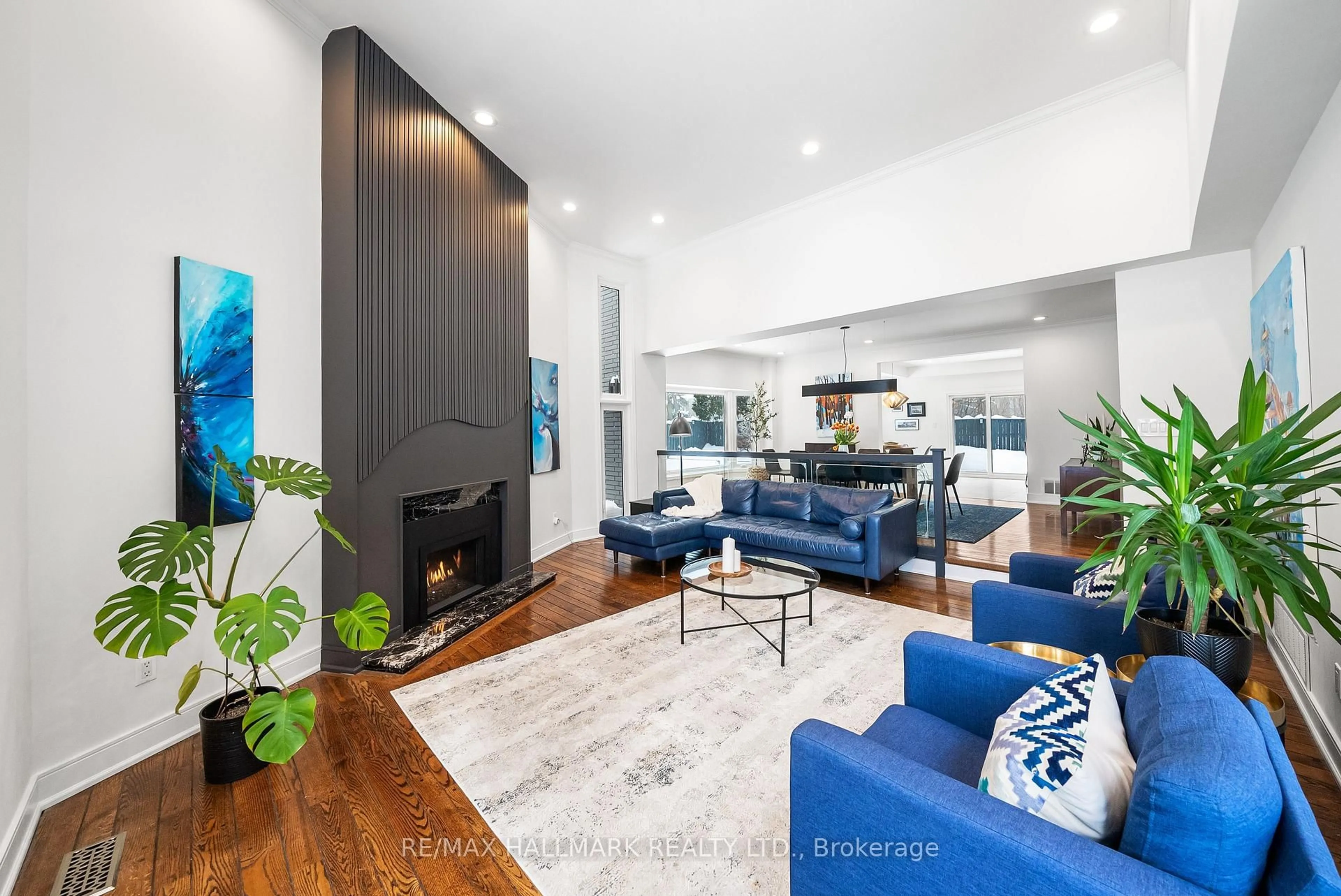 Living room with furniture, unknown for 97 Clarinda Dr, Toronto Ontario M2K 2V2