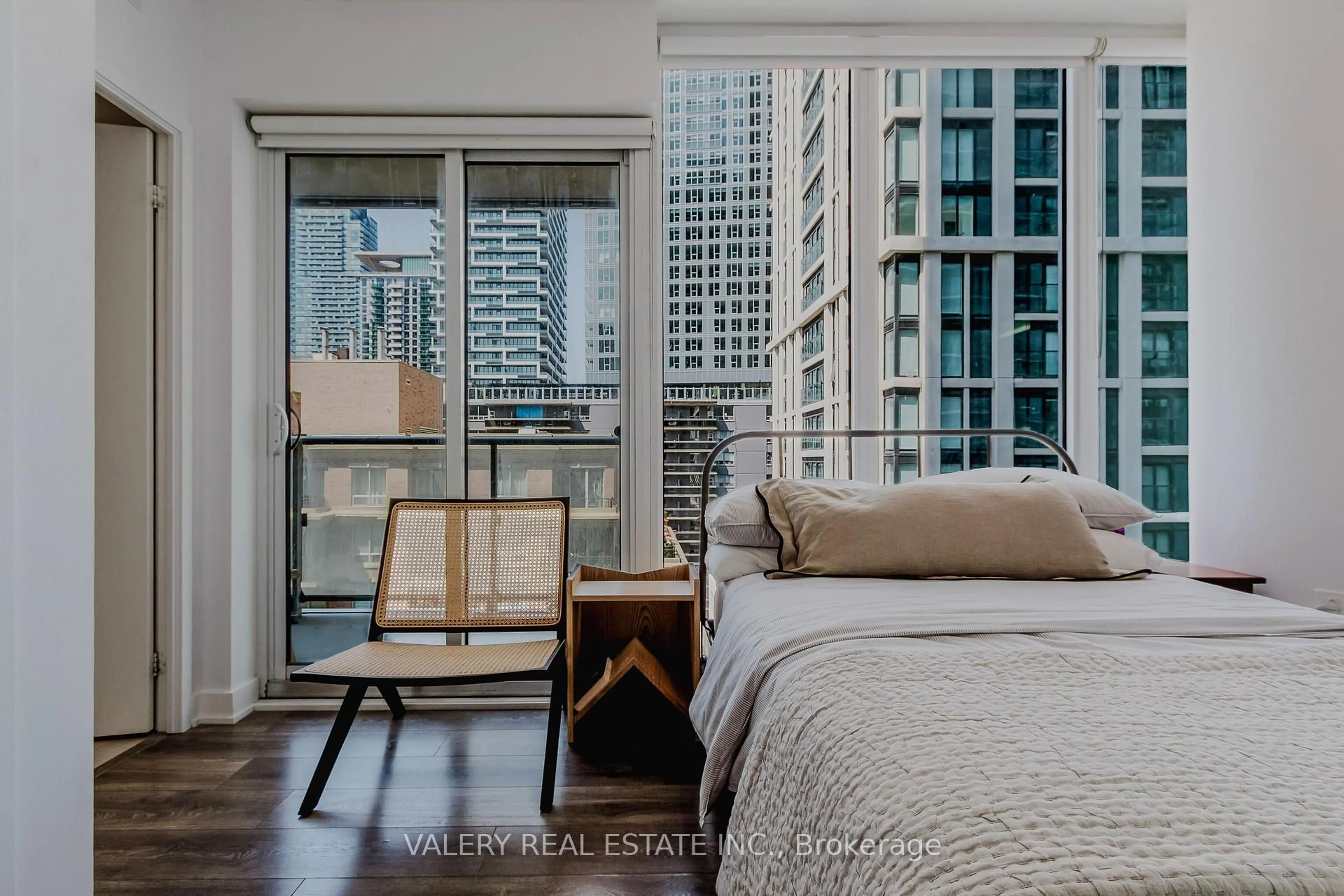 Bedroom with bed, unknown for 195 Redpath Ave #712, Toronto Ontario M4P 0E4