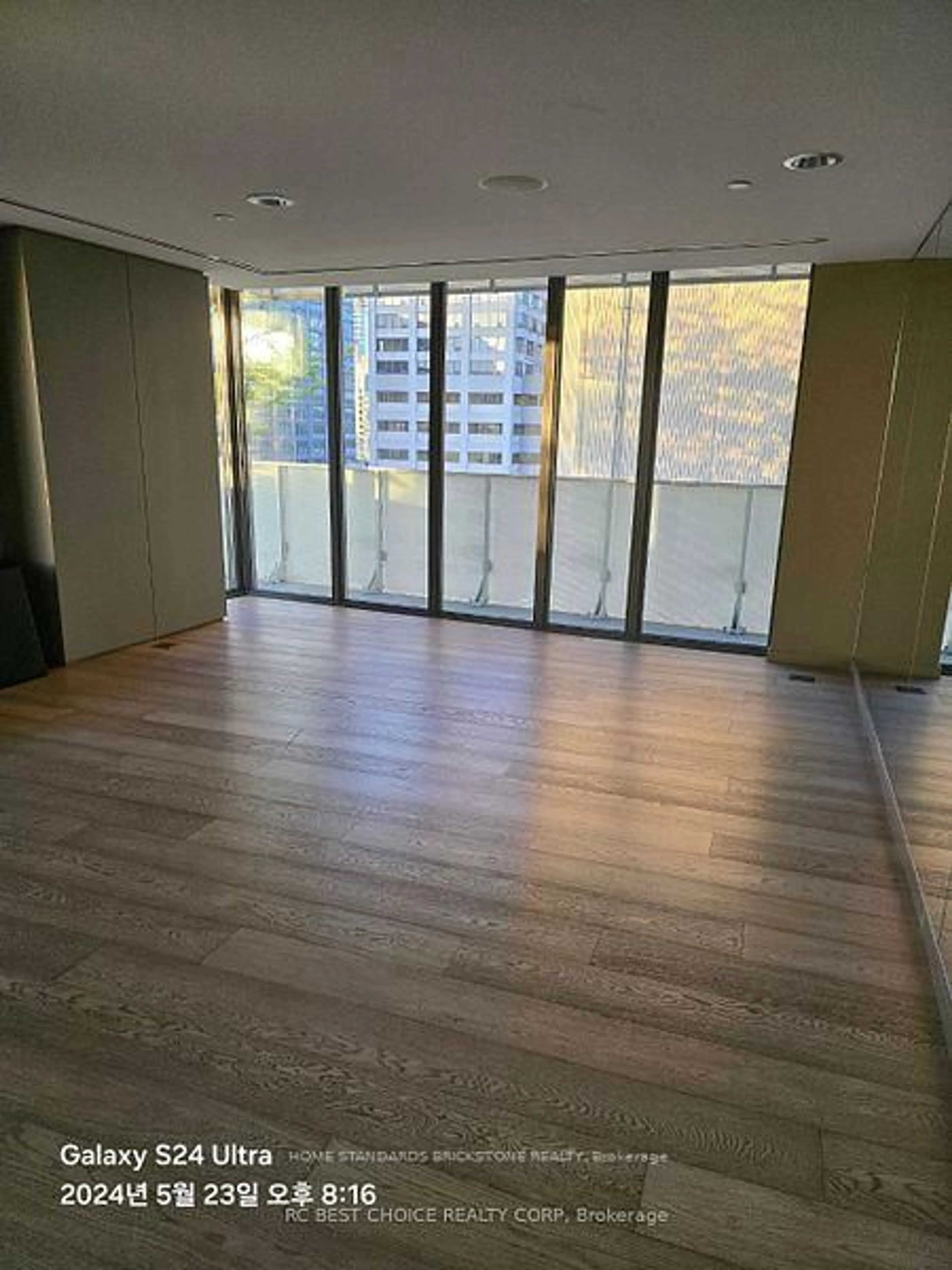 Indoor foyer for 200 Bloor St #605, Toronto Ontario M5S 0B1