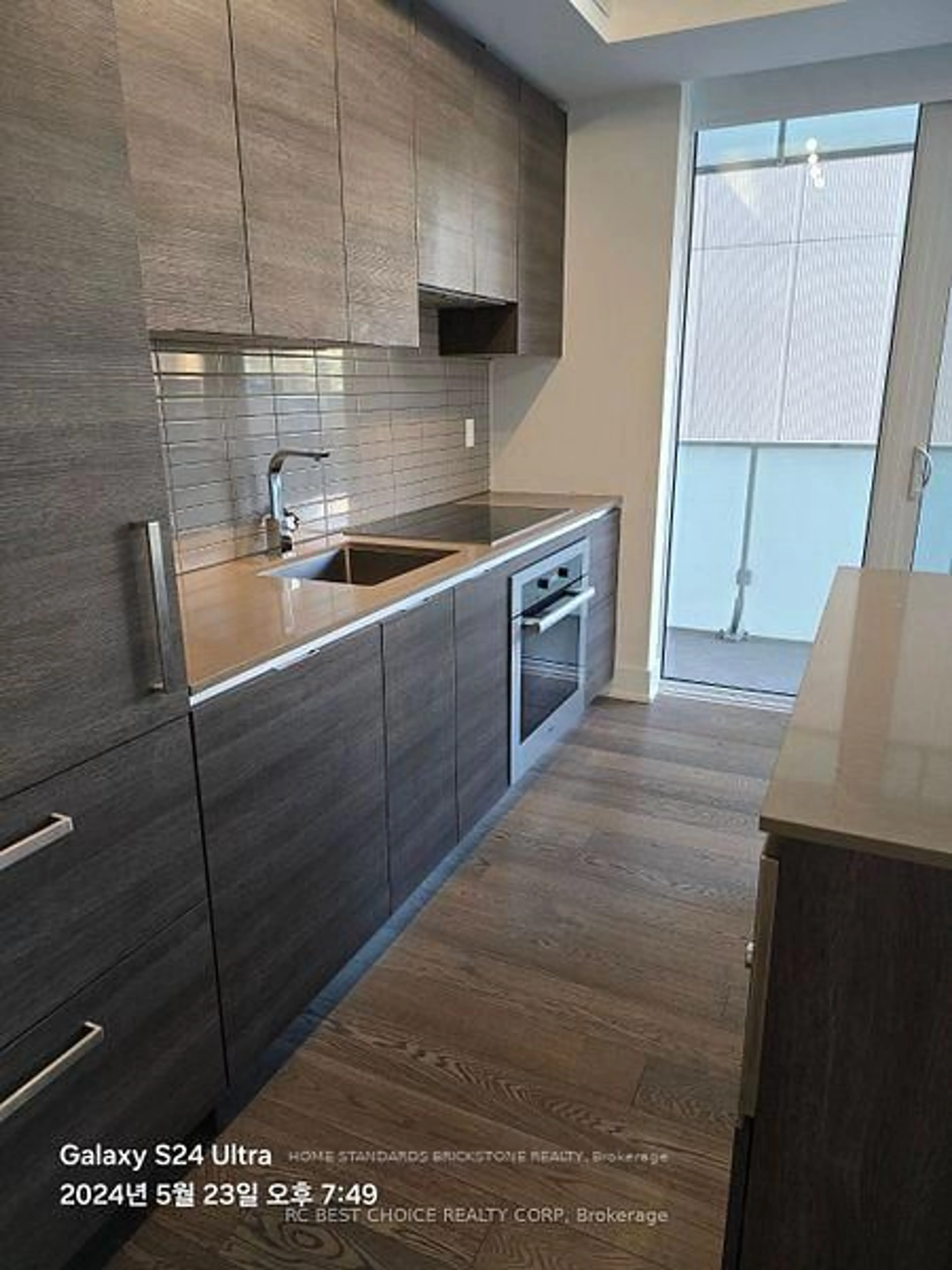 Standard kitchen, unknown for 200 Bloor St #605, Toronto Ontario M5S 0B1