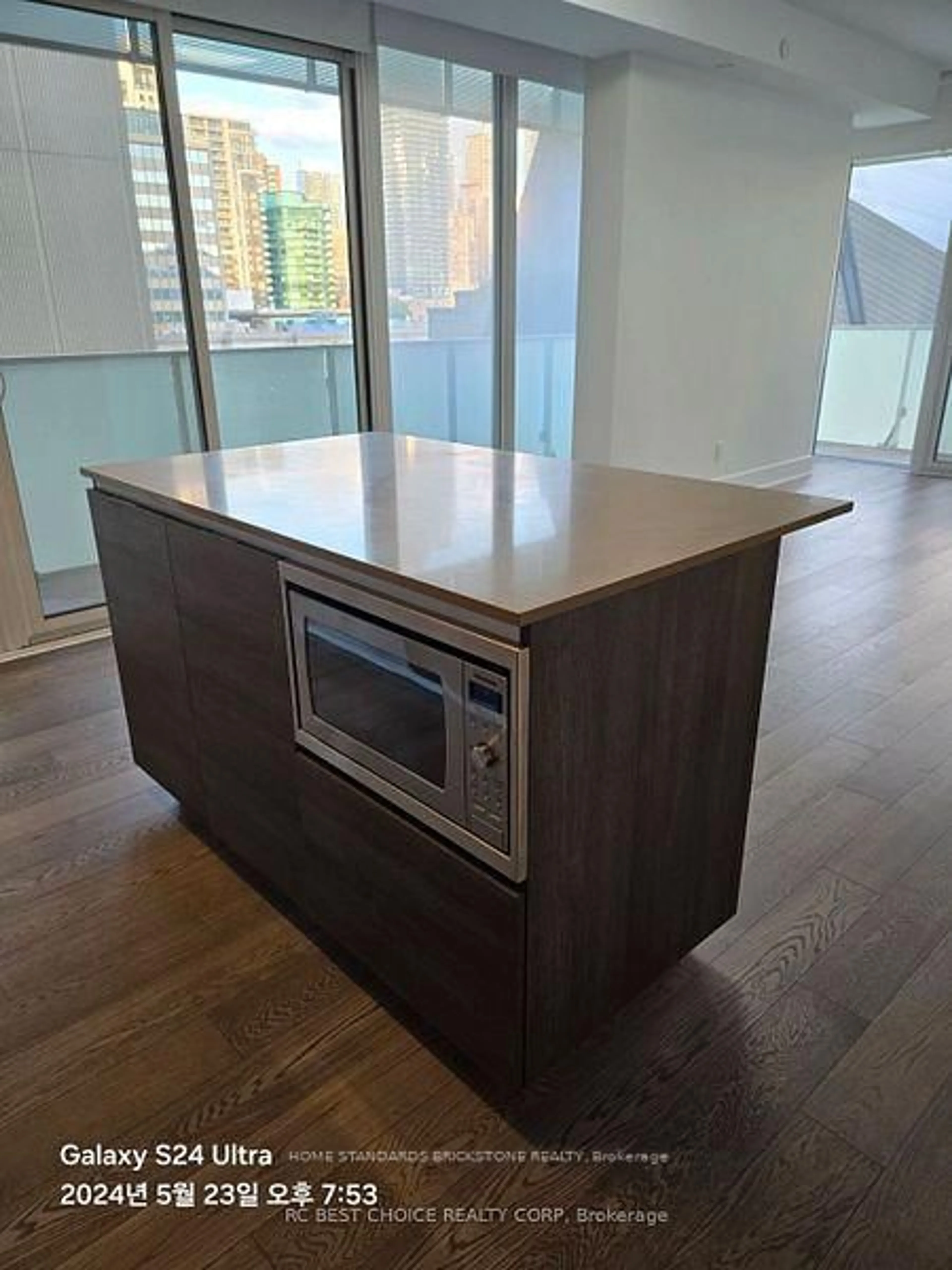 Unknown for 200 Bloor St #605, Toronto Ontario M5S 0B1