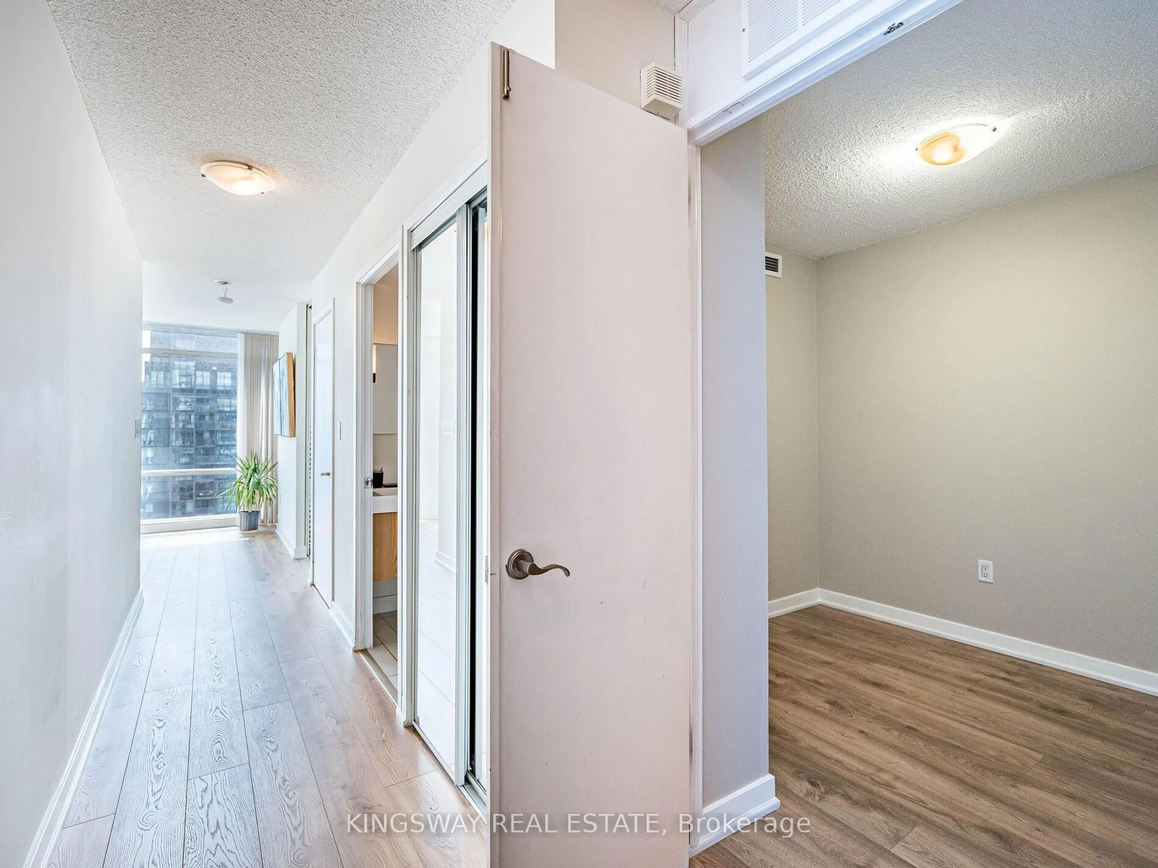 Indoor entryway for 25 Telegram Mews #4206, Toronto Ontario M5V 3Z1
