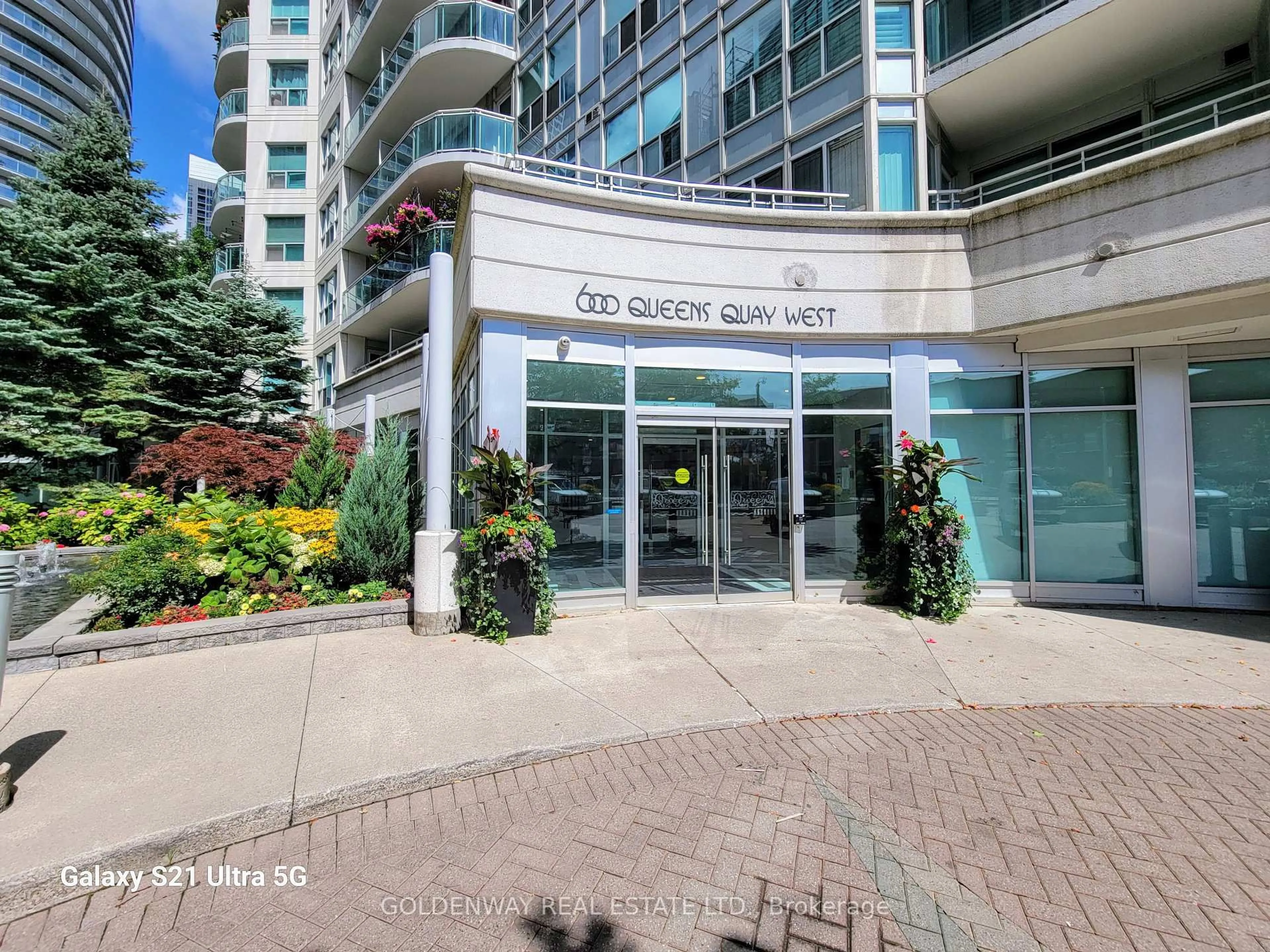 Indoor foyer for 600 Queens Quay #509, Toronto Ontario M5V 3M3