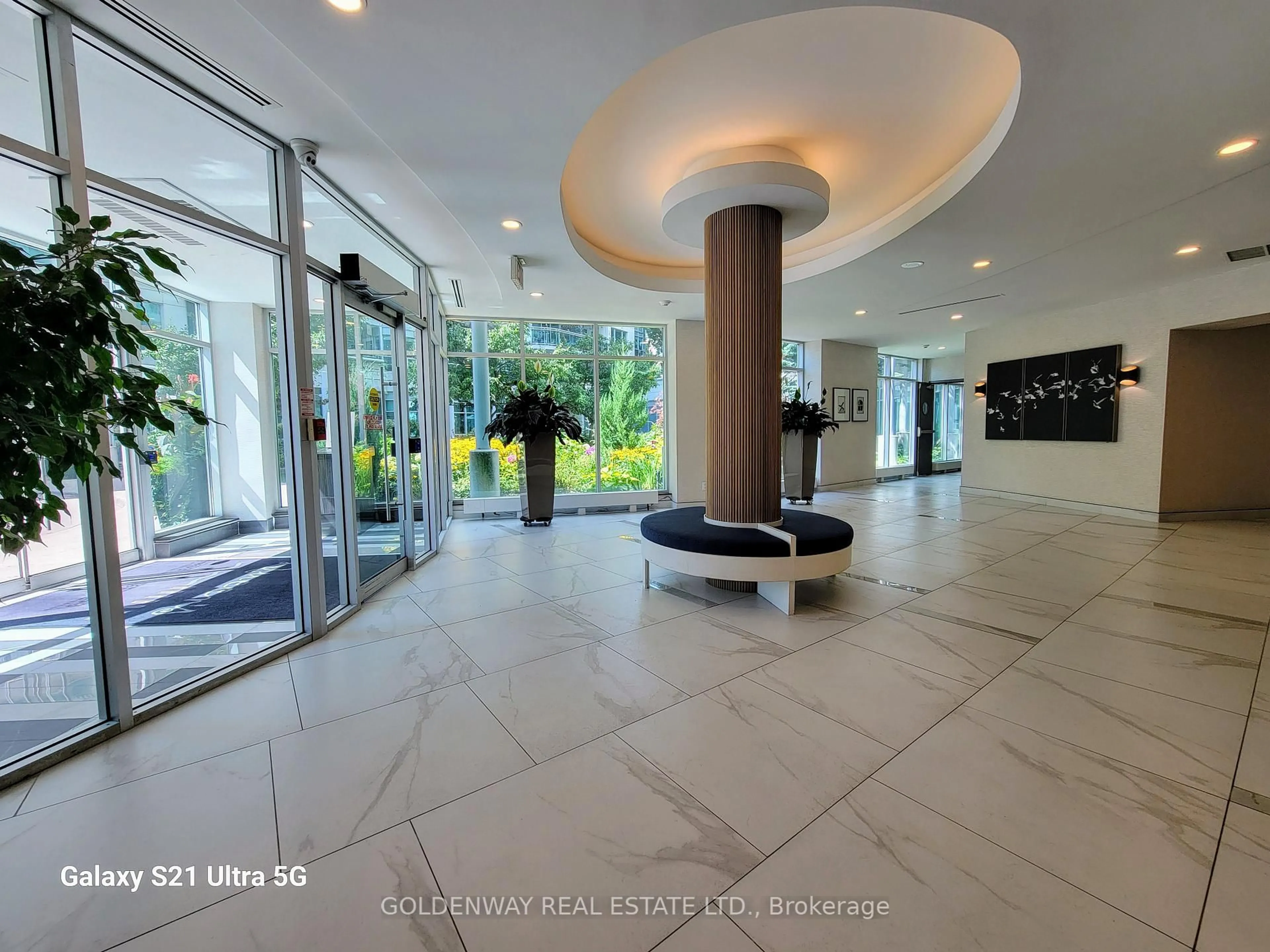 Lobby for 600 Queens Quay #509, Toronto Ontario M5V 3M3