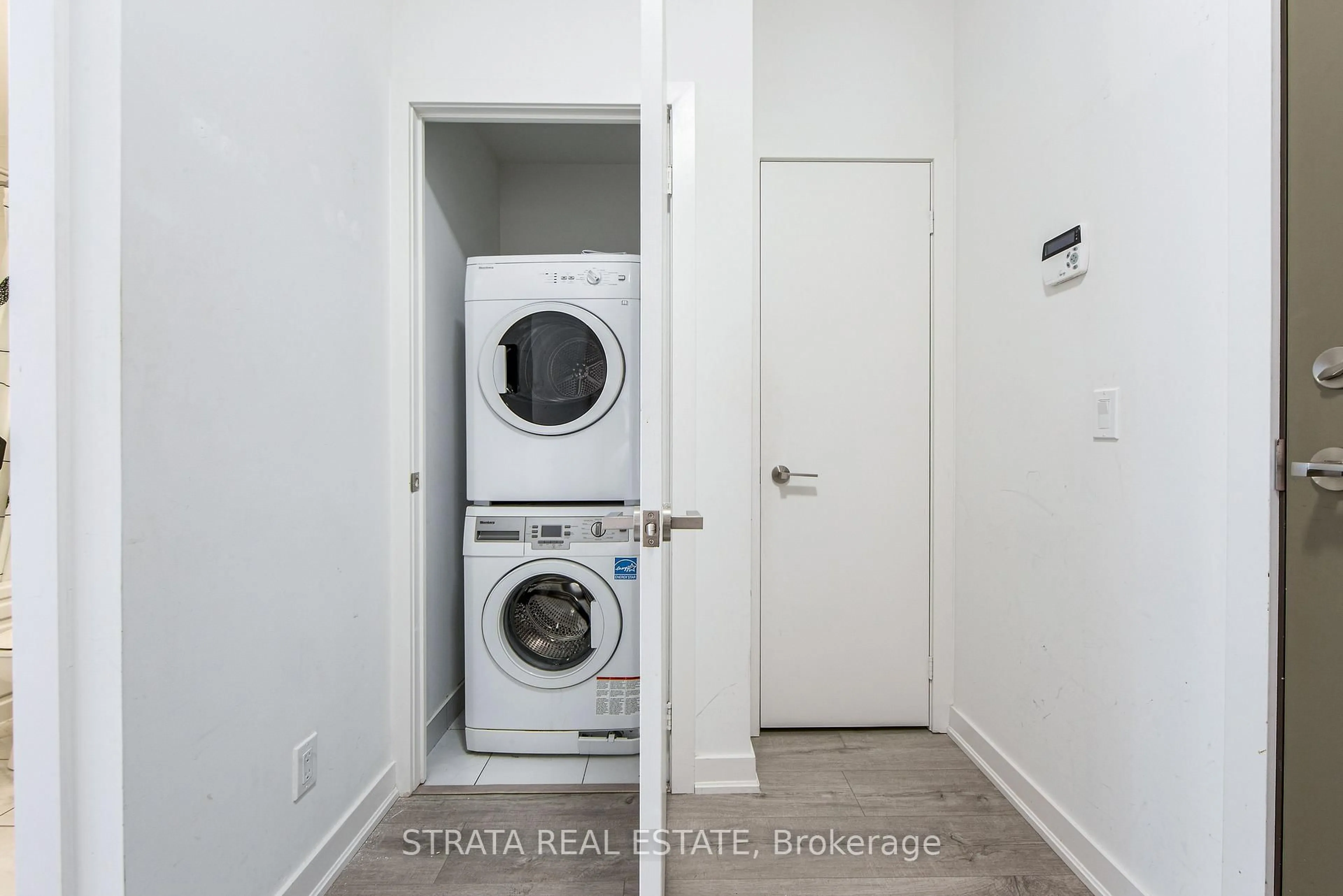 Laundry room for 199 Richmond St #815, Toronto Ontario M5V 0H4