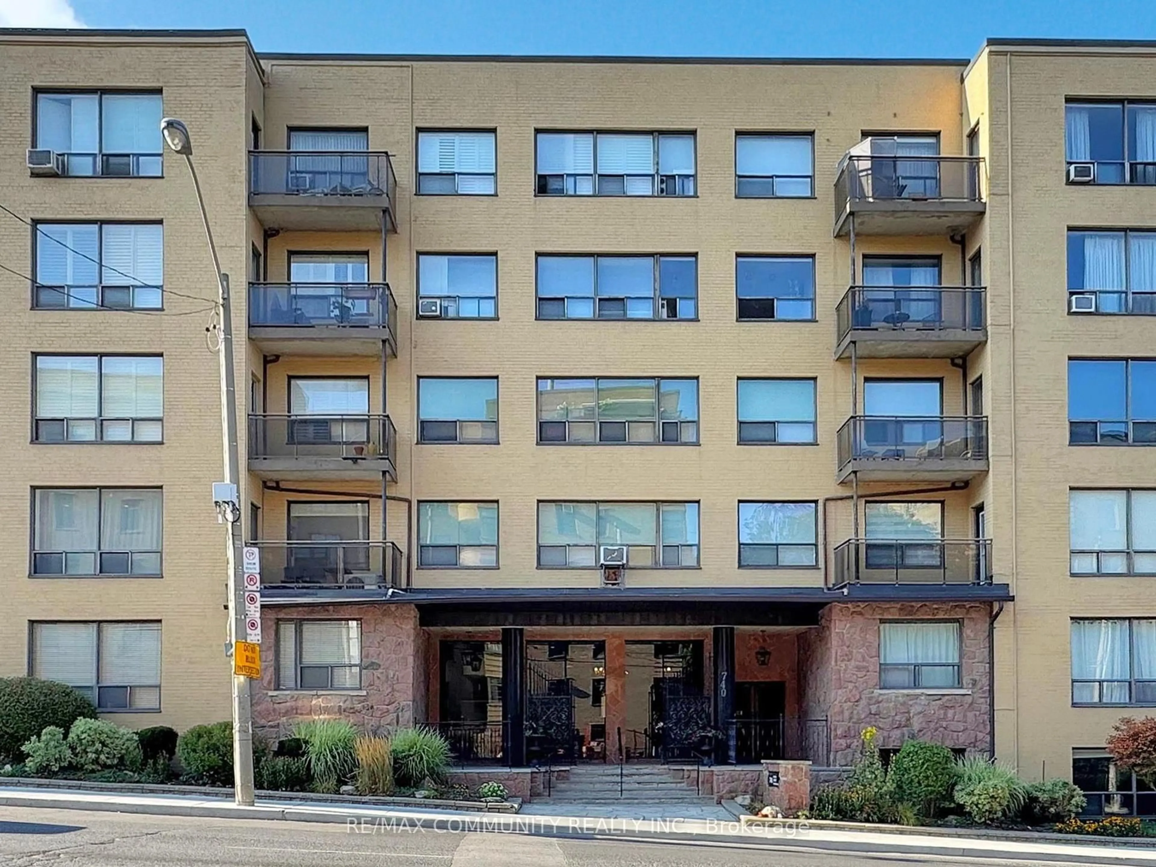 Unknown for 740 Eglinton Ave #309, Toronto Ontario M5N 1C4