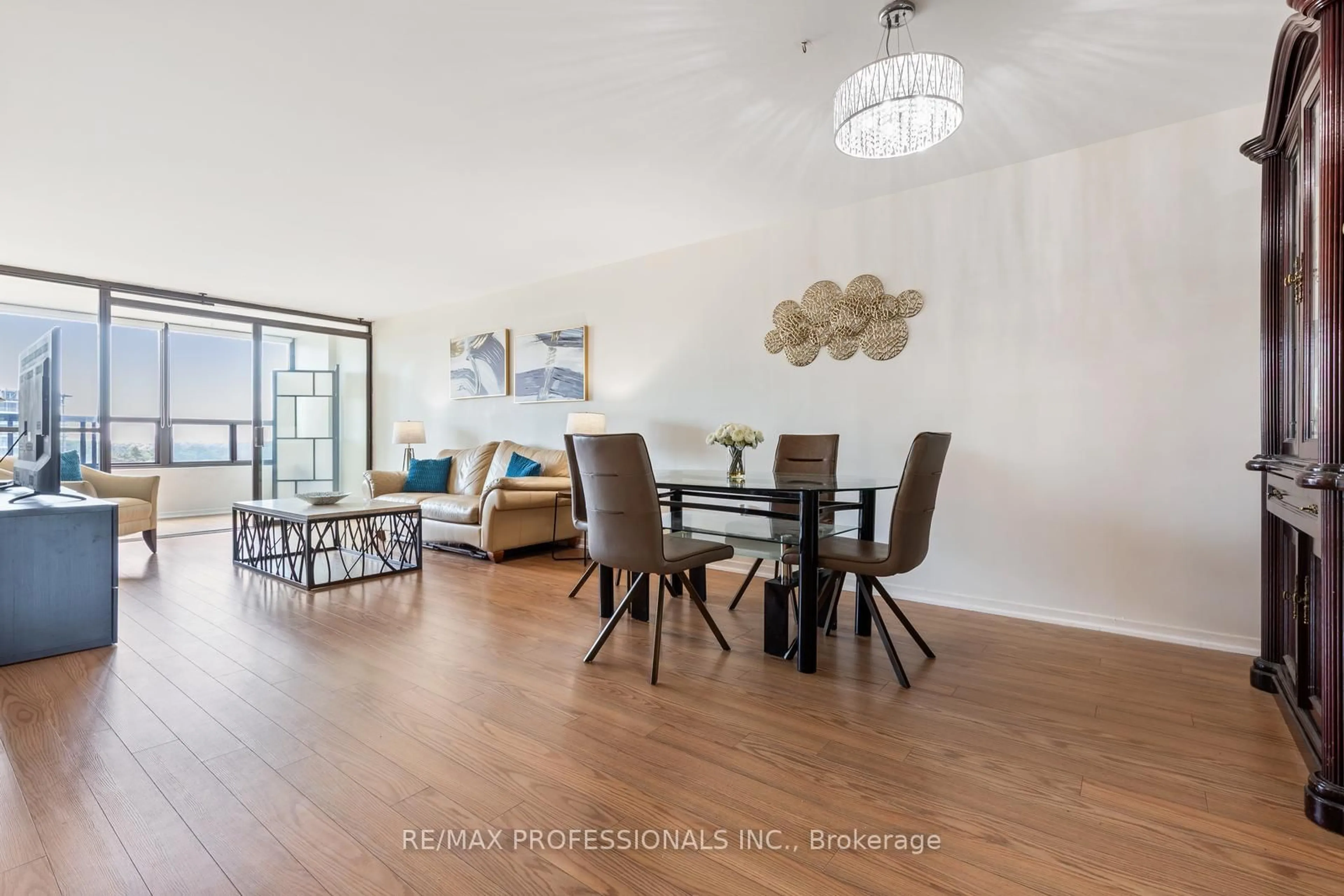 Dining room, wood/laminate floor for 33 Elmhurst Ave #1104, Toronto Ontario M2N 6G8