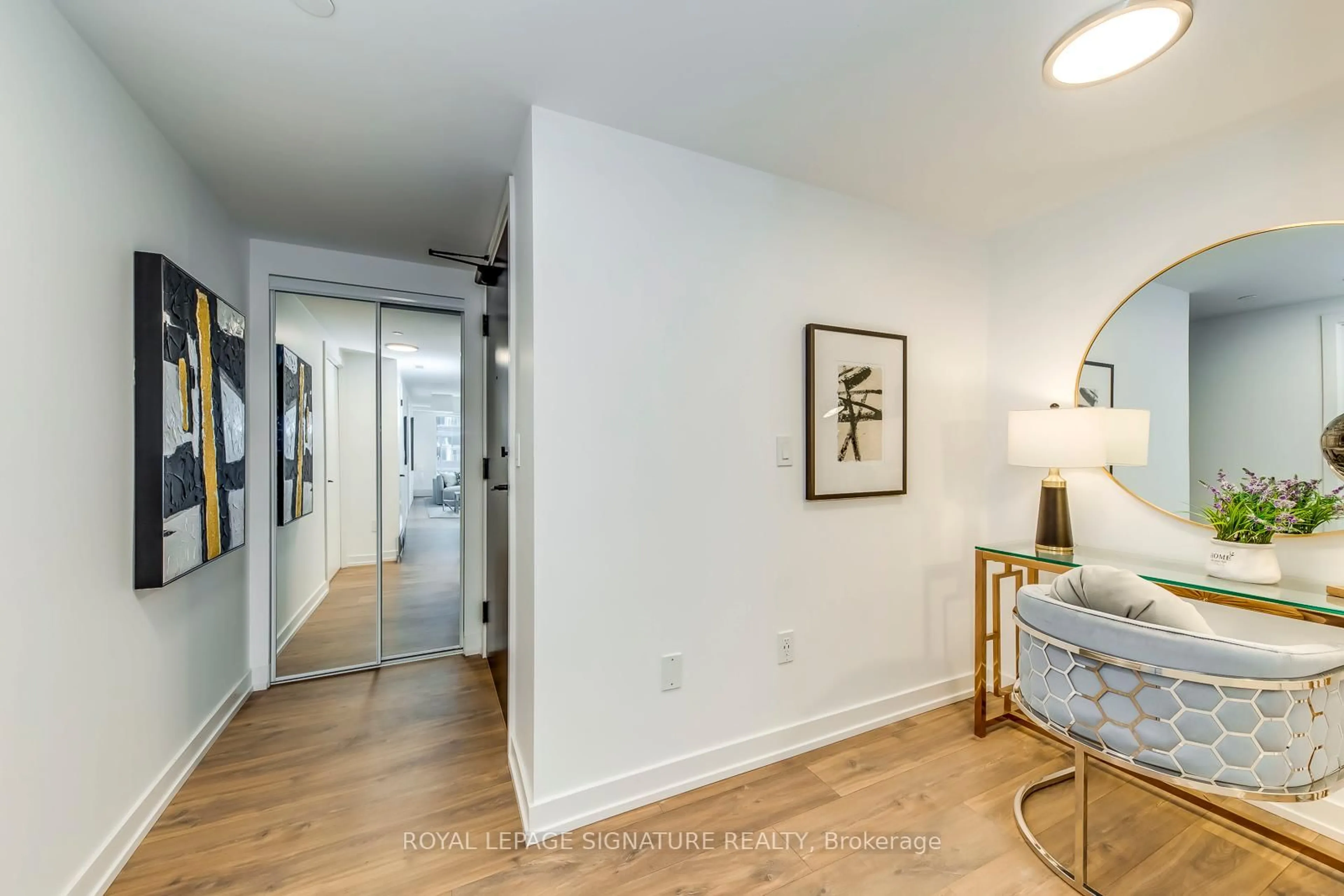 Indoor entryway for 2 Augusta Ave #1003, Toronto Ontario M5V 0T3