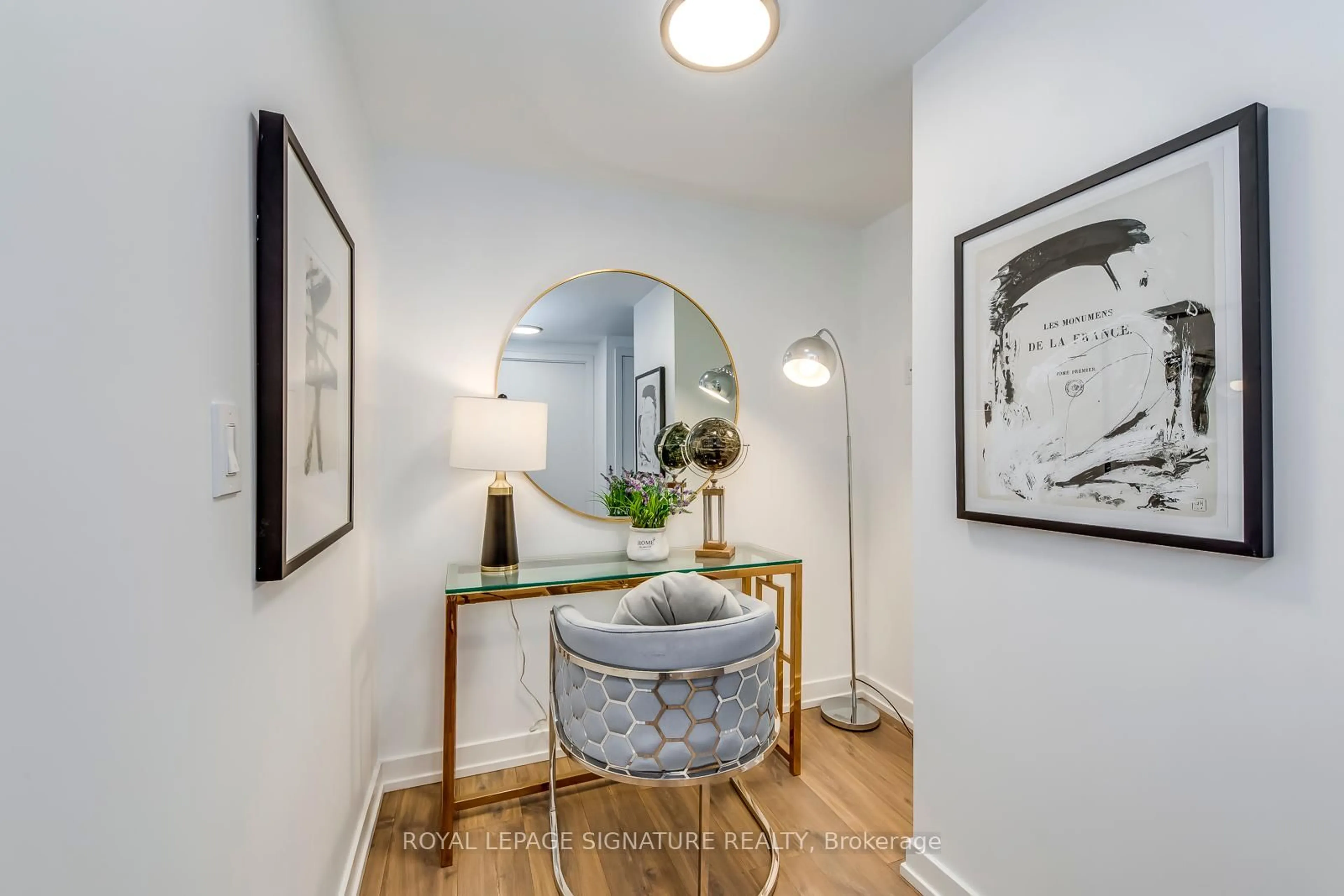 Indoor entryway for 2 Augusta Ave #1003, Toronto Ontario M5V 0T3
