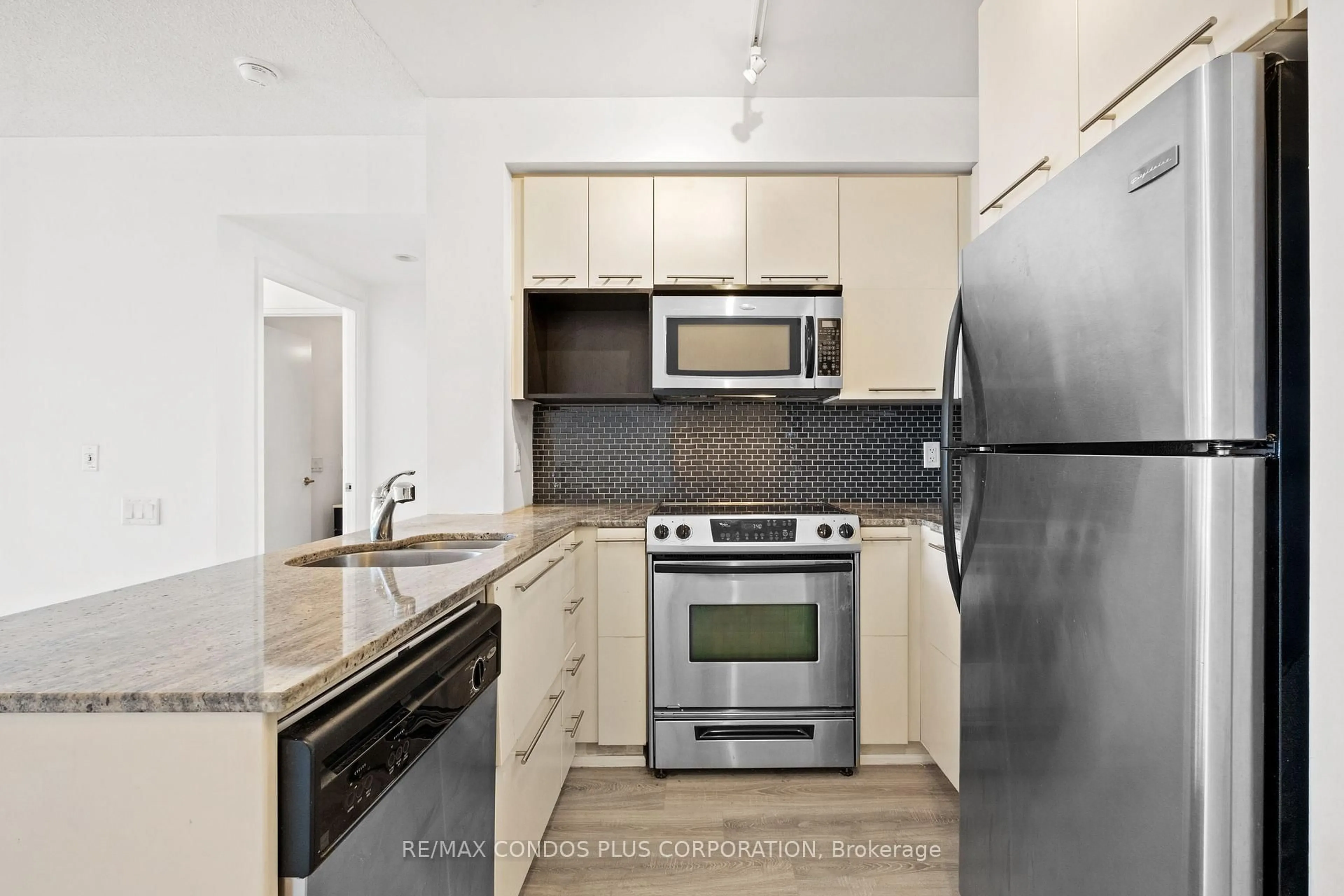 Standard kitchen, unknown for 21 Carlton St #2010, Toronto Ontario M5B 1L3