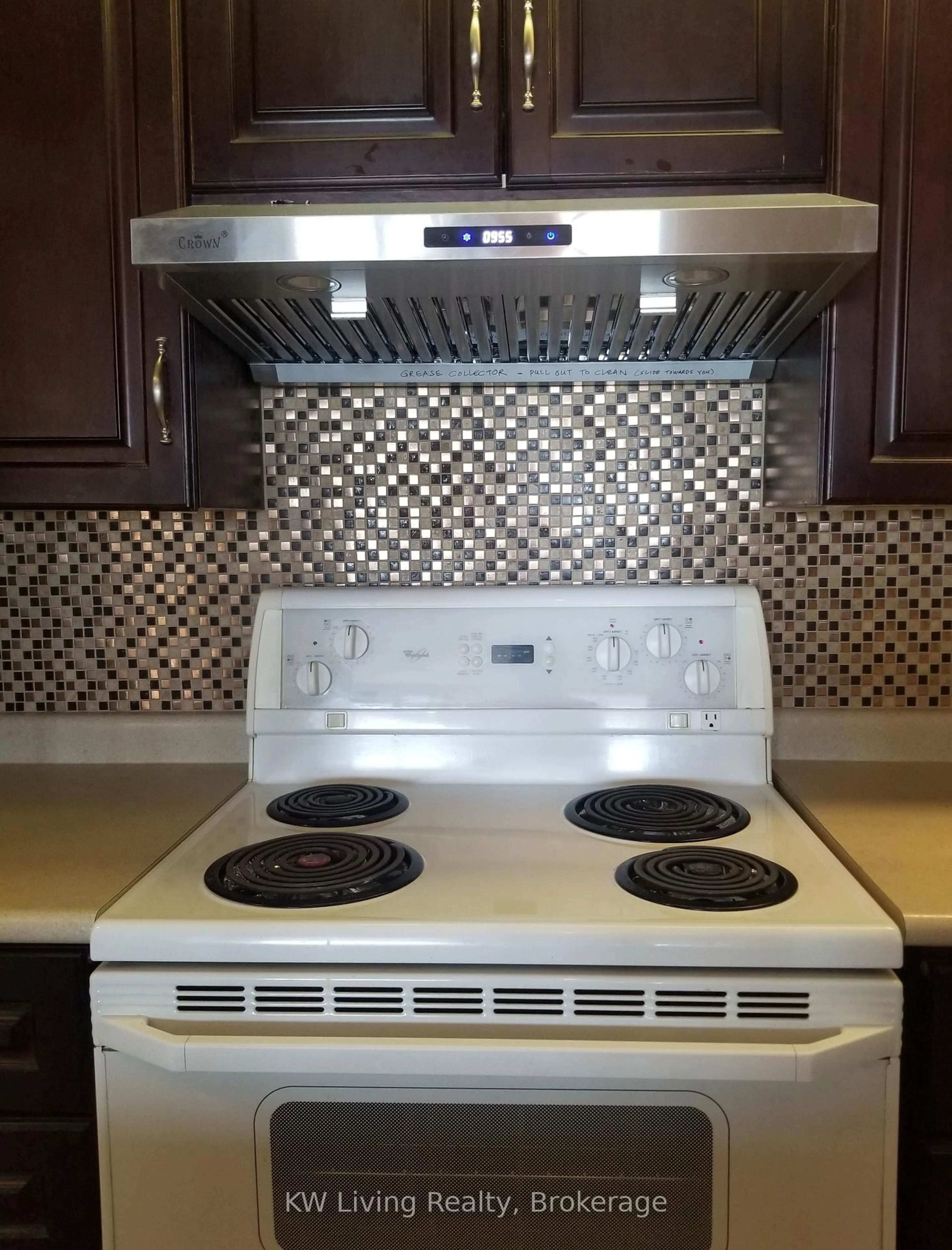 Standard kitchen, ceramic/tile floor for 33 Elmhurst Ave #2106, Toronto Ontario M2N 6G8