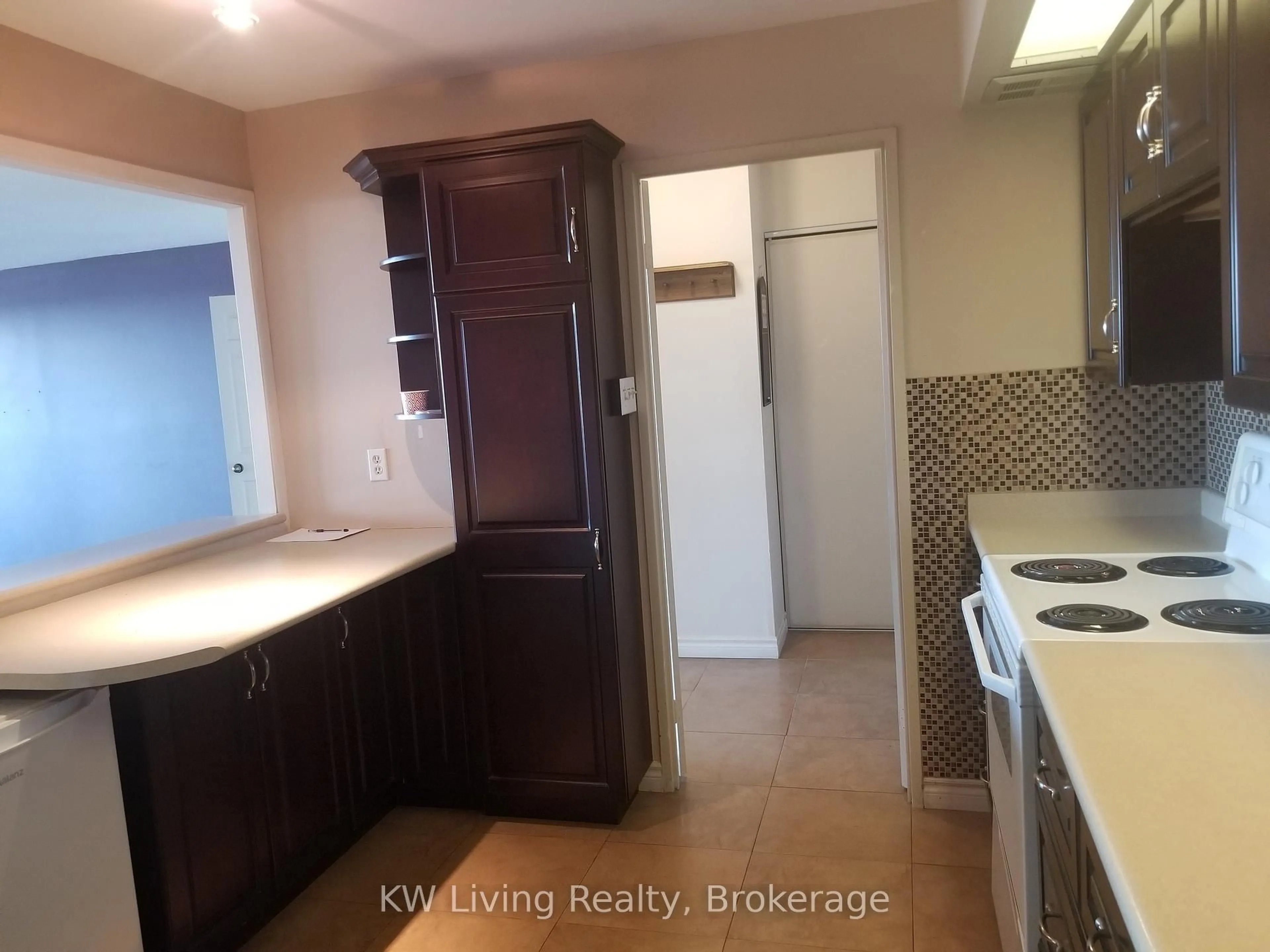Kitchen with laundary machines, unknown for 33 Elmhurst Ave #2106, Toronto Ontario M2N 6G8