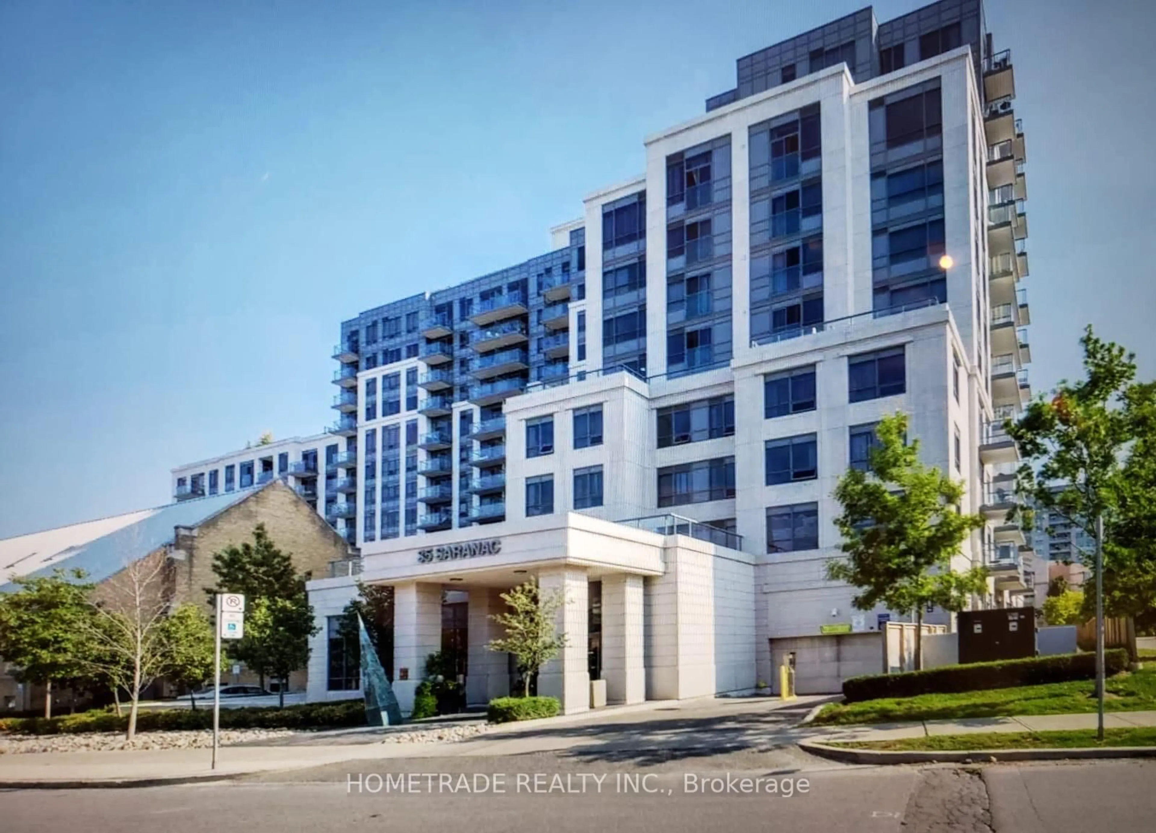 Indoor foyer for 35 Saranac Blvd #310, Toronto Ontario M6A 2G4