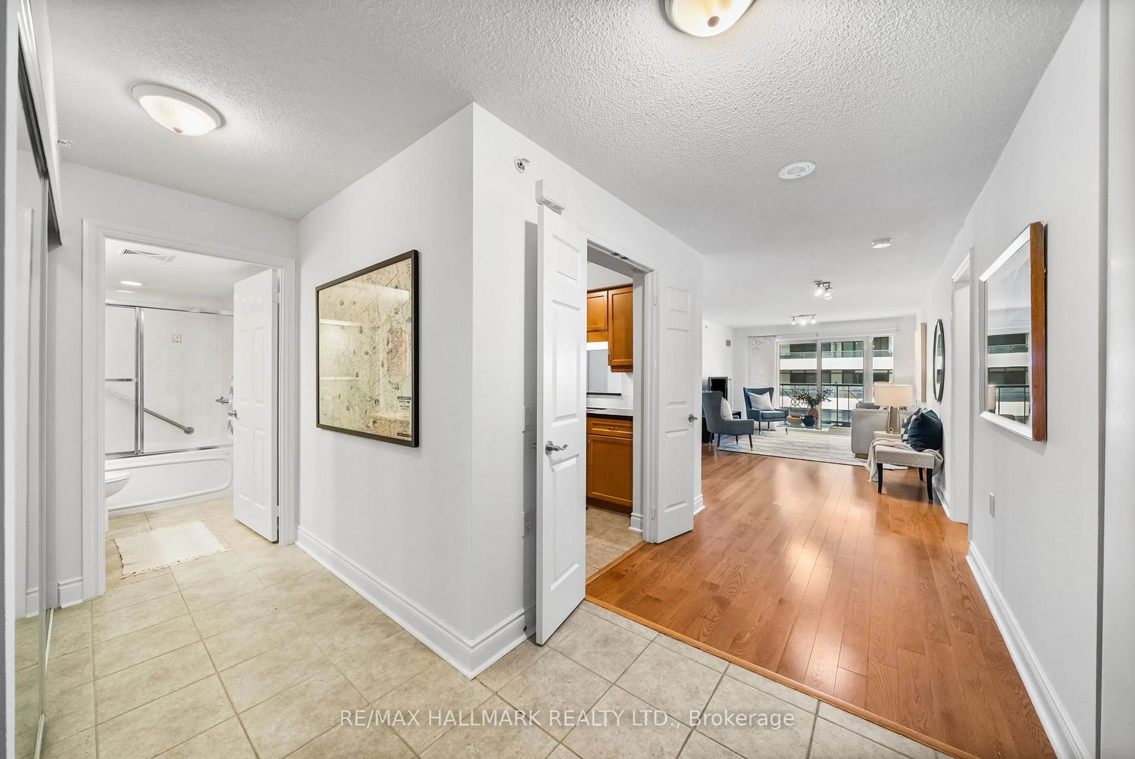 Indoor entryway for 12 Rean Dr #506, Toronto Ontario M2K 3C6