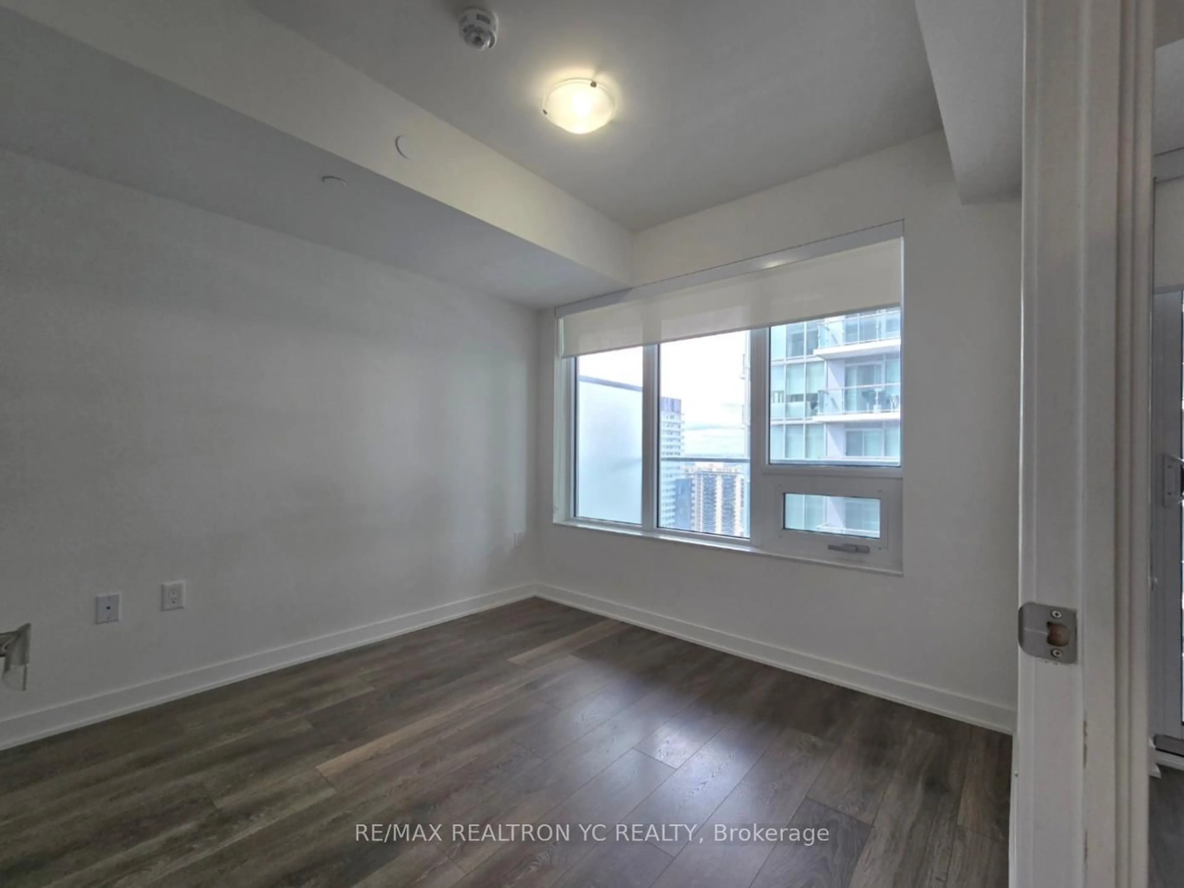 A pic of a room for 195 Redpath Ave #3015, Toronto Ontario M4P 0E4