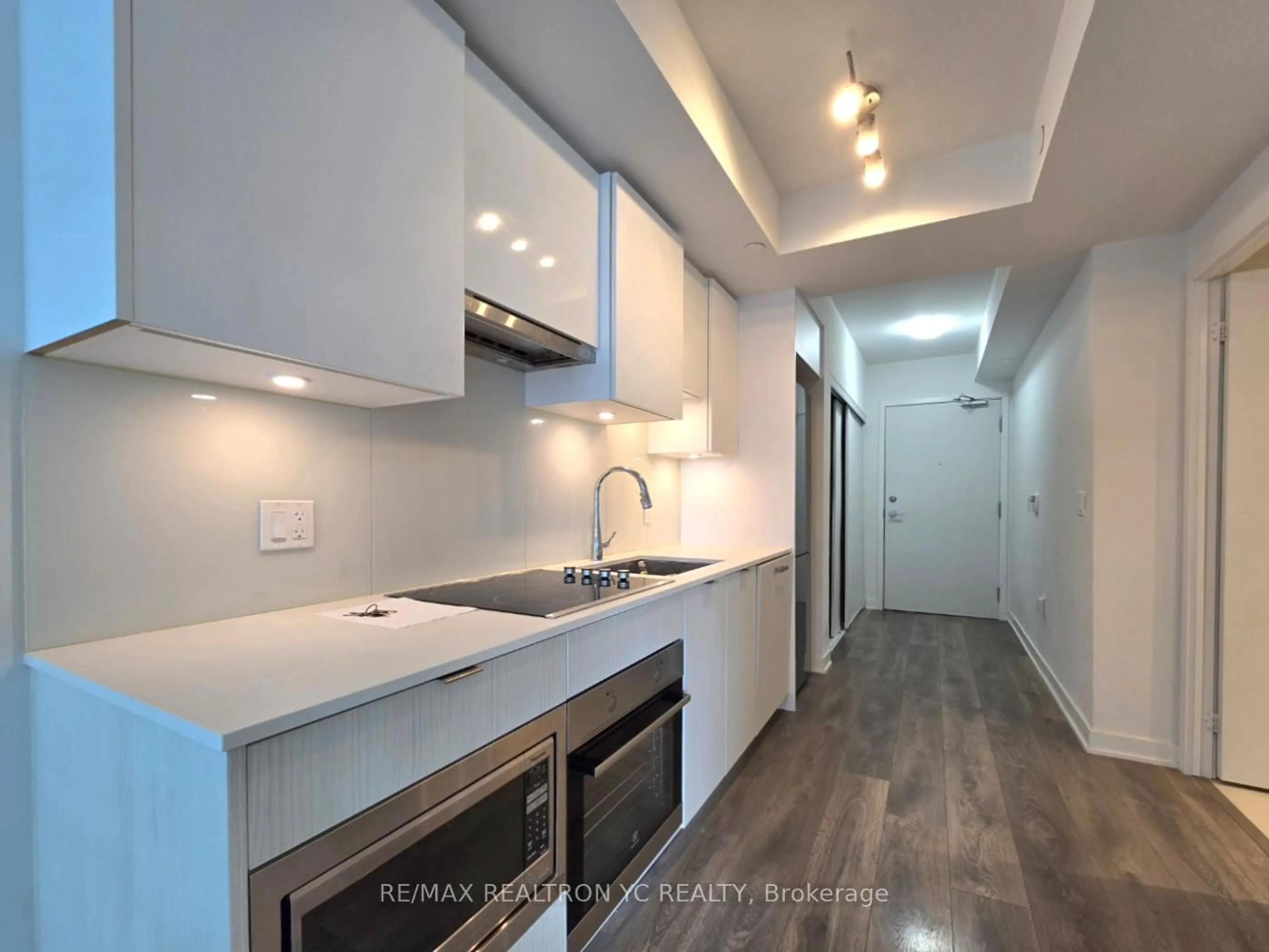 Standard kitchen, unknown for 195 Redpath Ave #3015, Toronto Ontario M4P 0E4