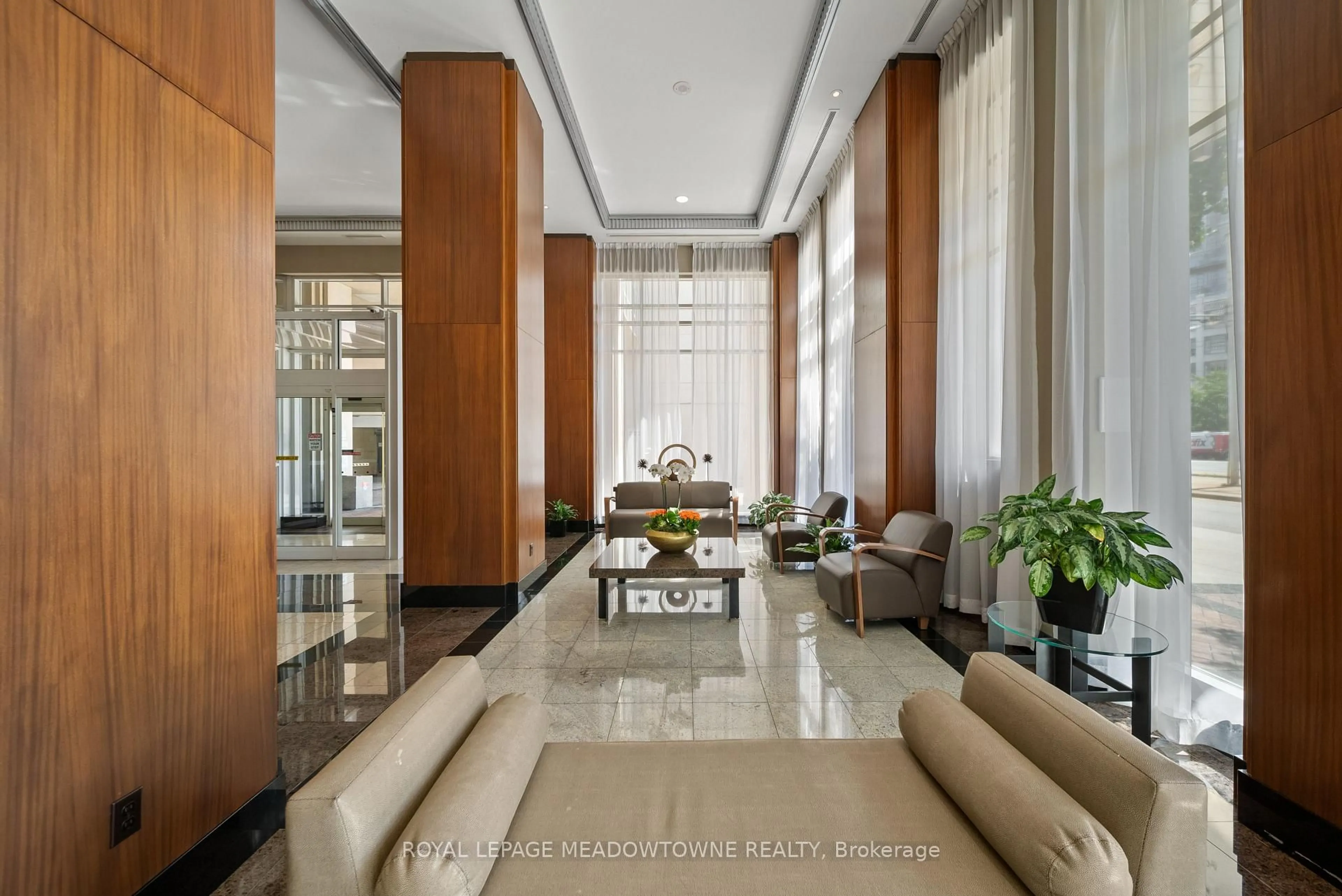 Lobby for 628 Fleet St #916, Toronto Ontario M5V 1A8