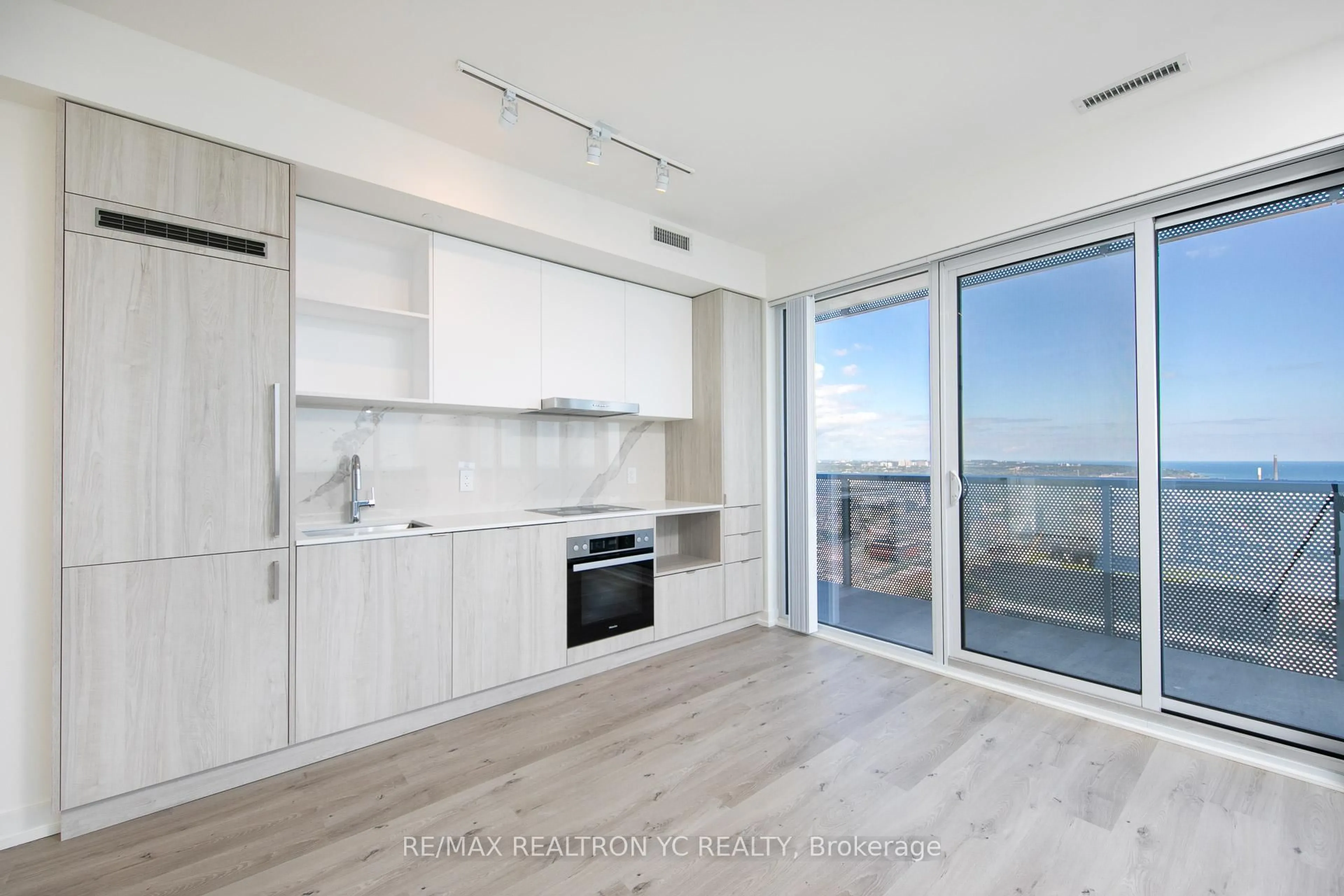Unknown for 138 Downes St #6606, Toronto Ontario M5E 0E4