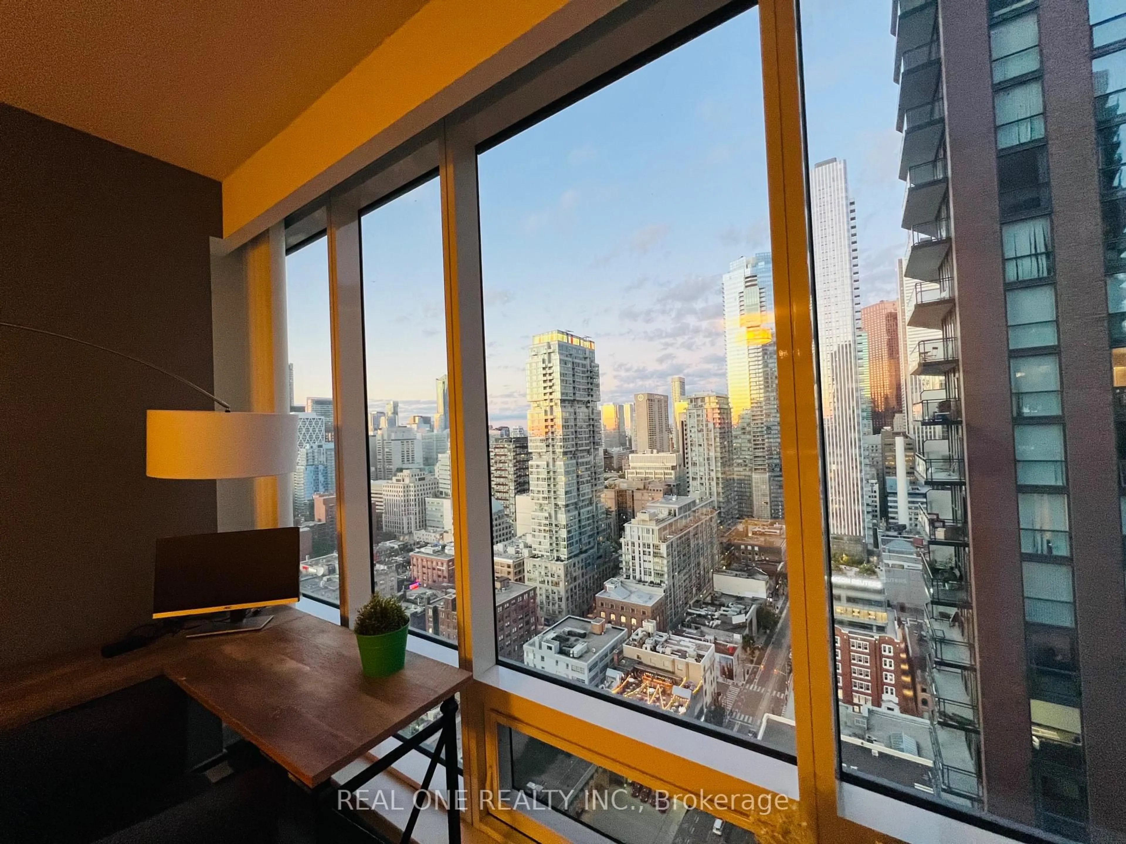 A pic of a room for 295 Adelaide St #3106, Toronto Ontario M5V 0L4