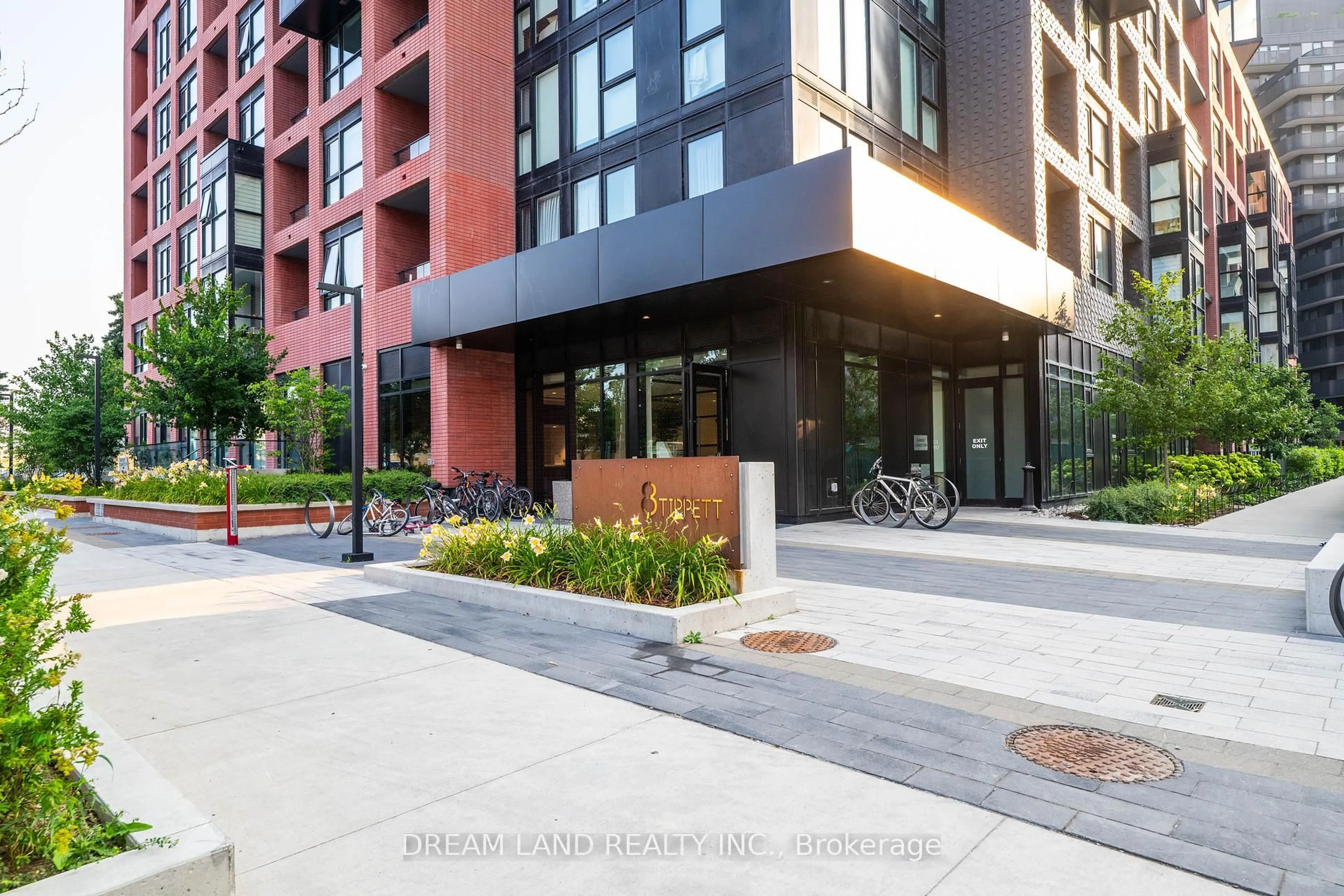 Unknown for 8 Tippett Rd #621, Toronto Ontario M3H 0E7