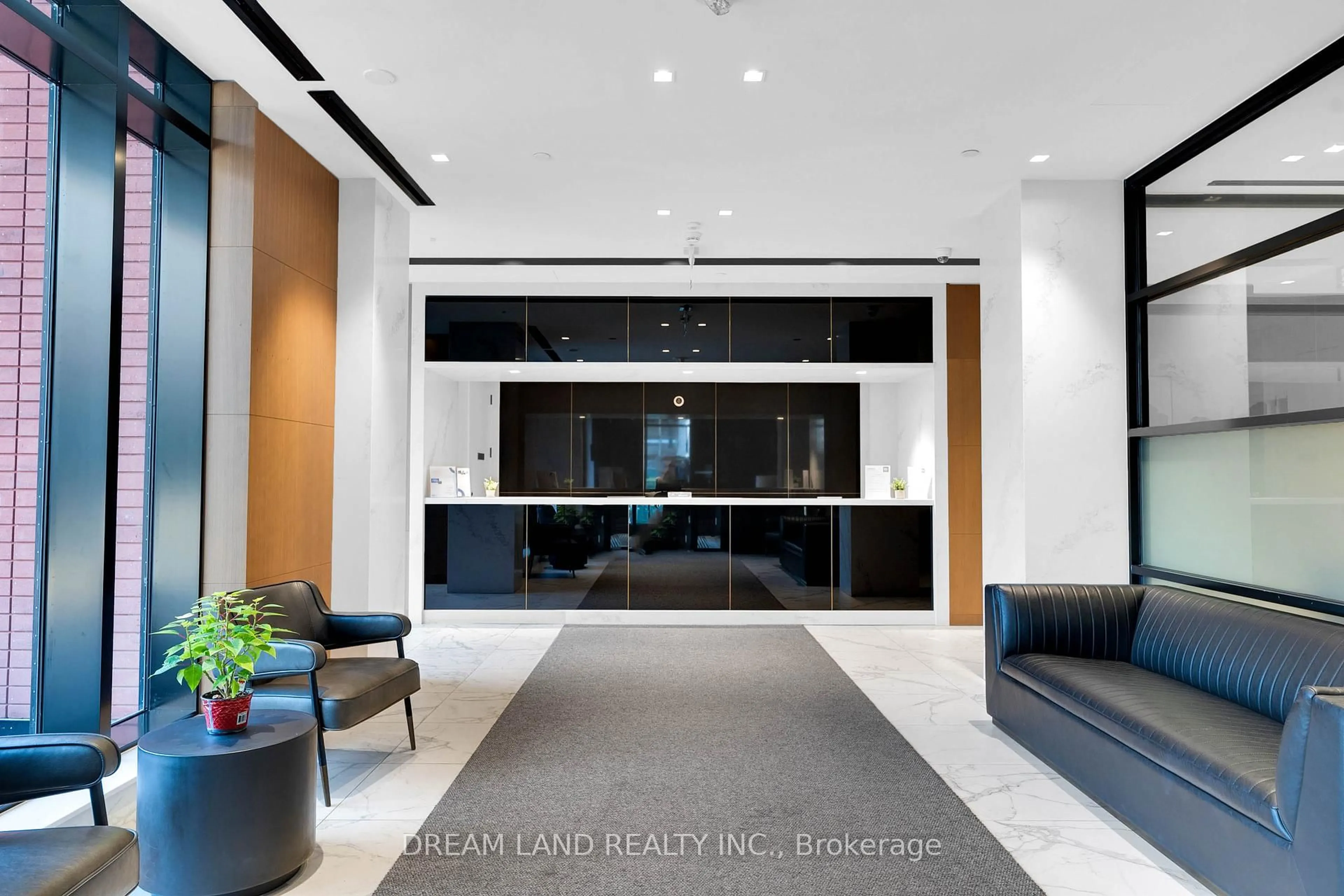 Indoor foyer for 8 Tippett Rd #621, Toronto Ontario M3H 0E7