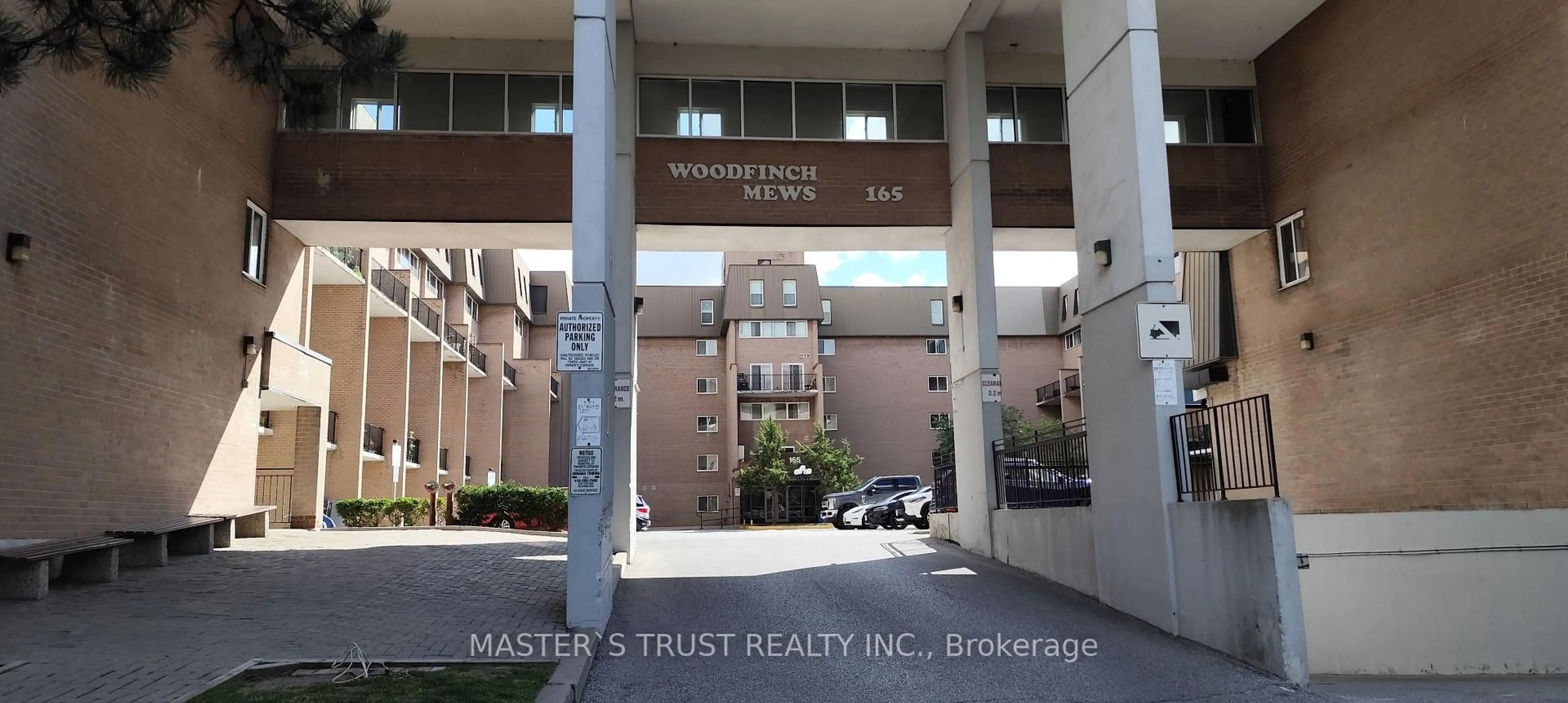 Indoor foyer for 165 Cherokee Blvd #209, Toronto Ontario M2J 4T7