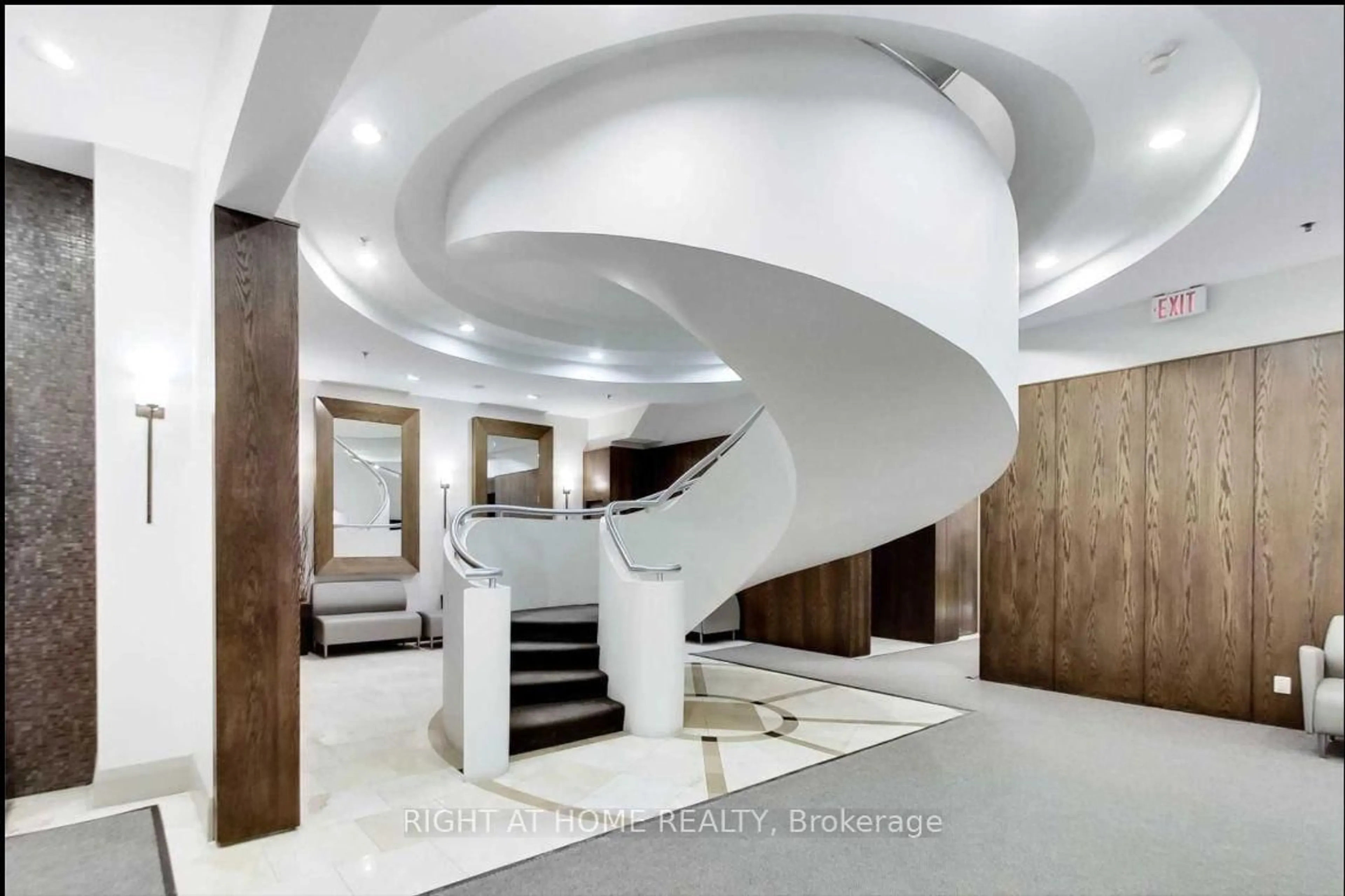 Indoor foyer for 438 Richmond St #908, Toronto Ontario M5V 3S6