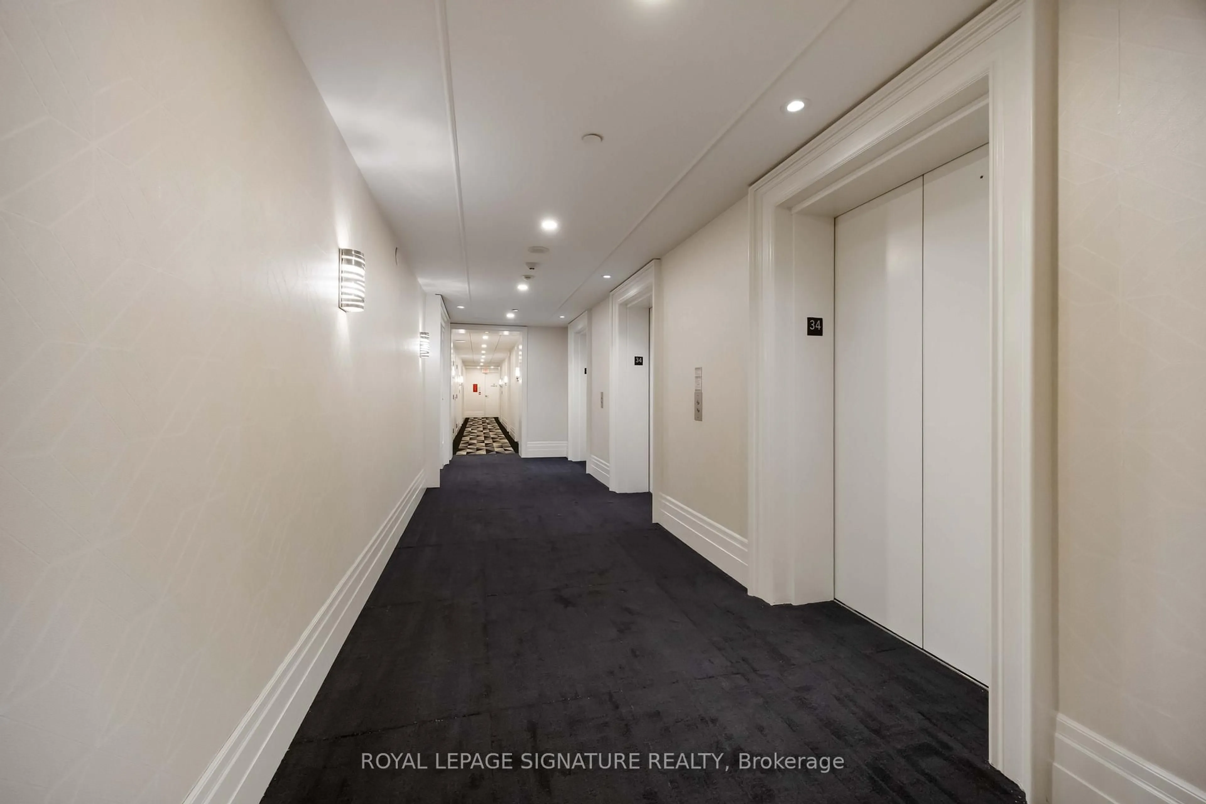 Indoor foyer for 88 Blue Jays Way #3407, Toronto Ontario M5V 2G3