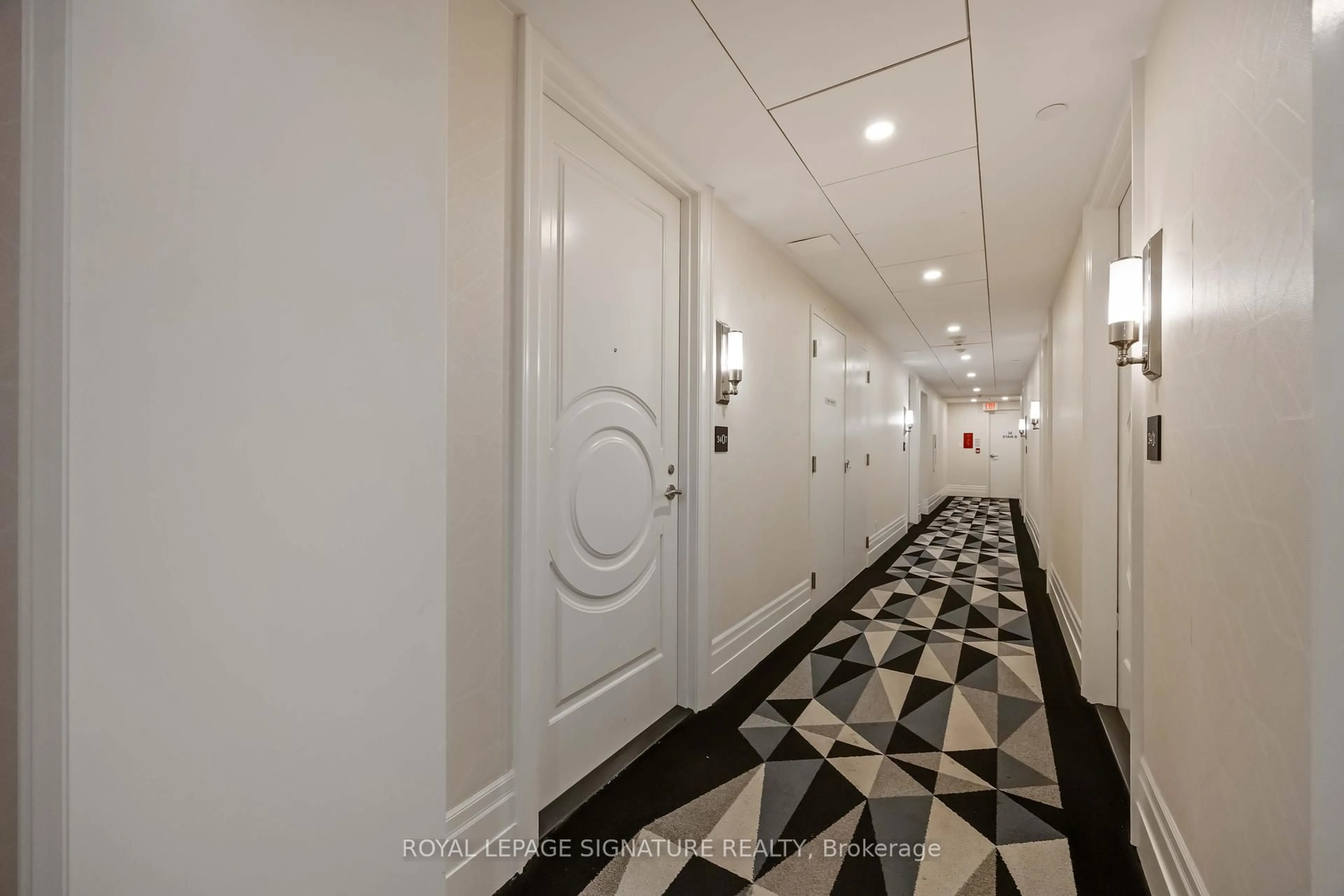 Indoor foyer for 88 Blue Jays Way #3407, Toronto Ontario M5V 2G3