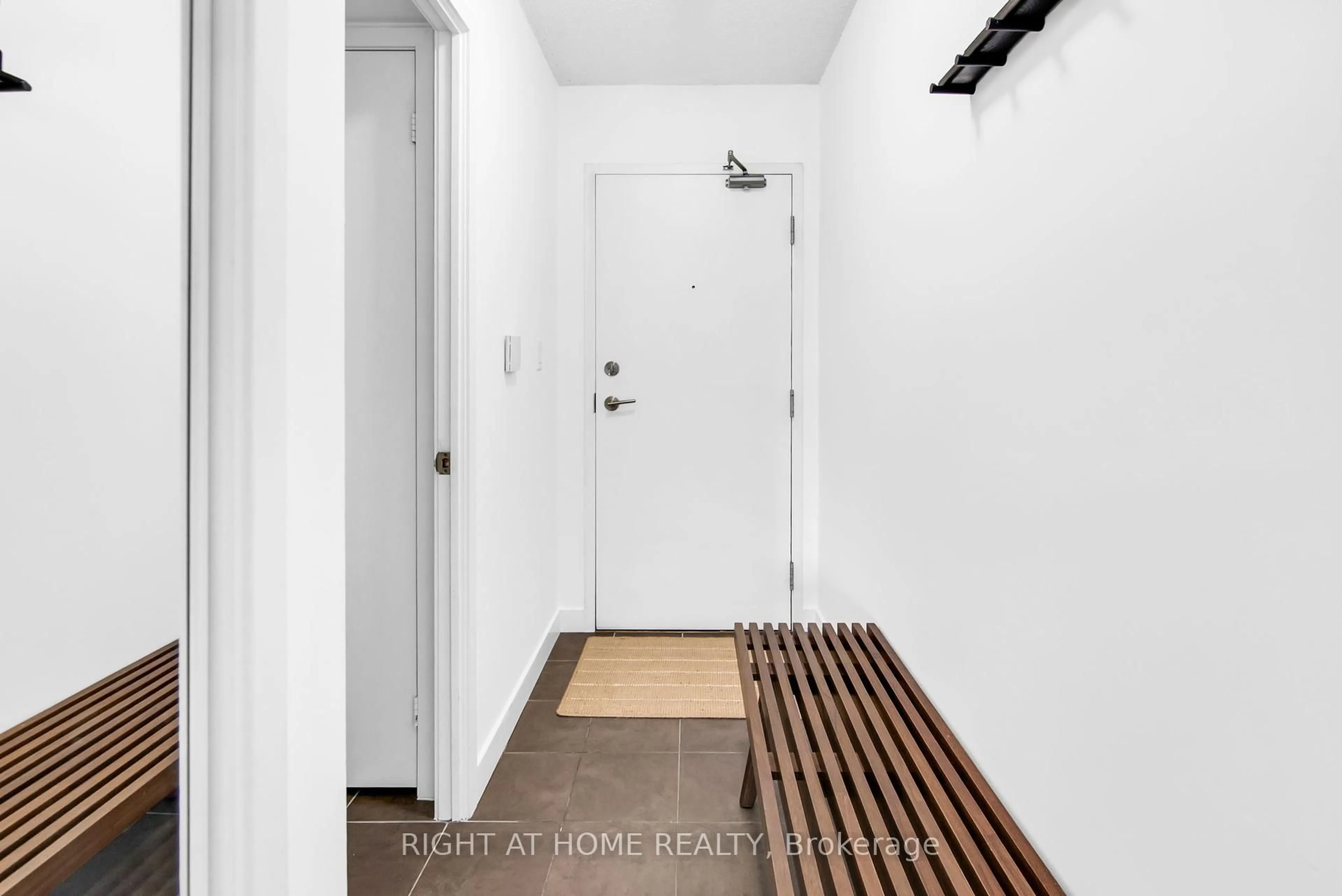 Indoor entryway for 11 Brunel Crt #2509, Toronto Ontario M5V 3Y3