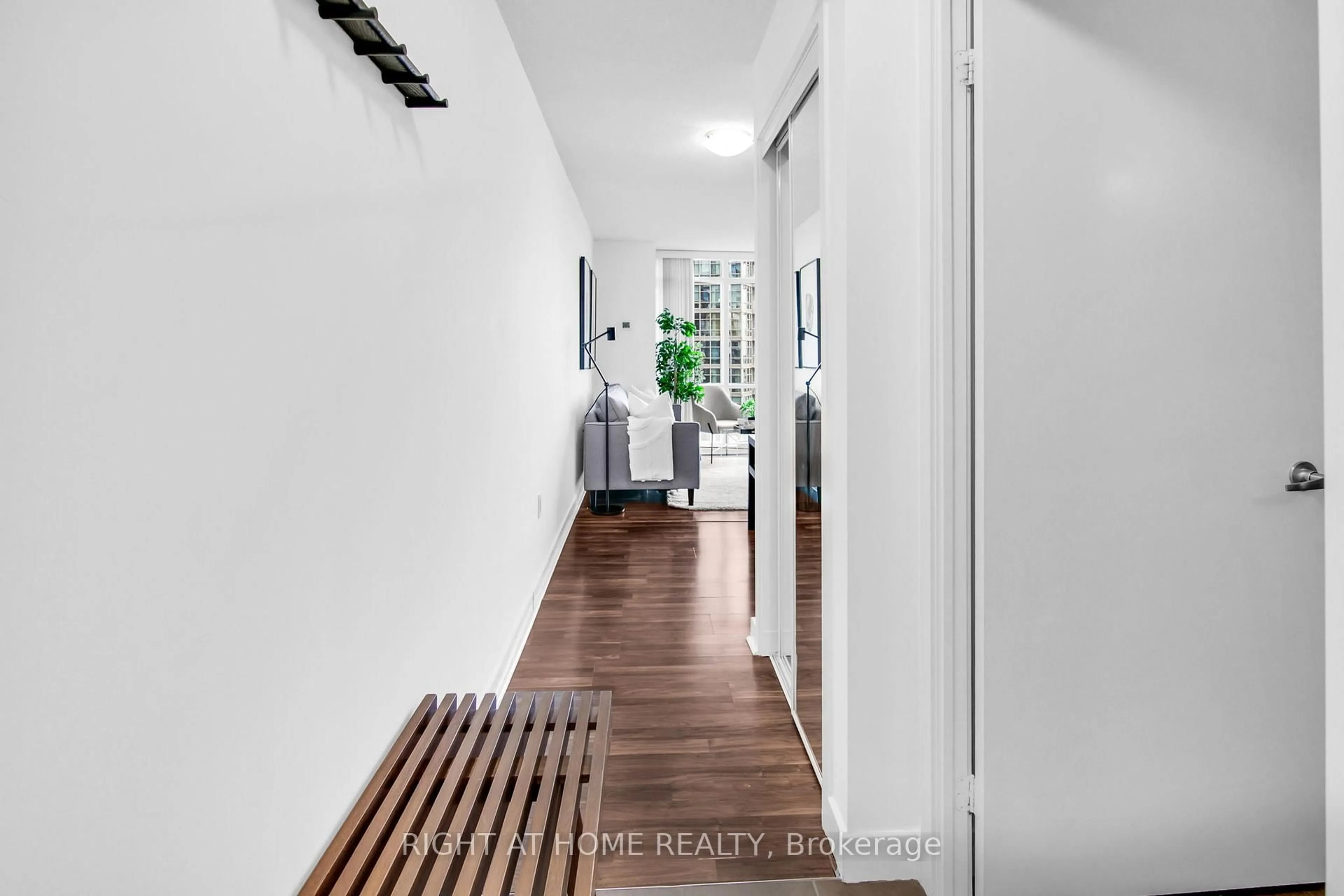 Indoor entryway for 11 Brunel Crt #2509, Toronto Ontario M5V 3Y3