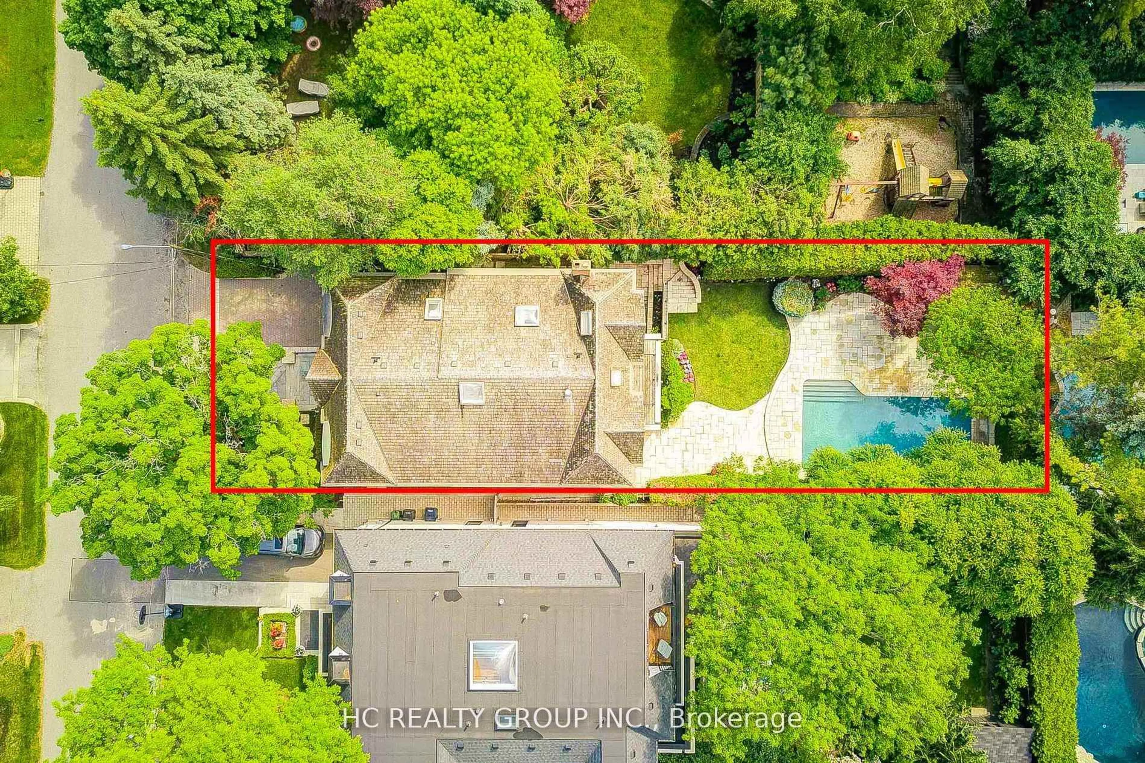 A pic from outside/outdoor area/front of a property/back of a property/a pic from drone, unknown for 17 Blanchard Rd, Toronto Ontario M4N 3M1