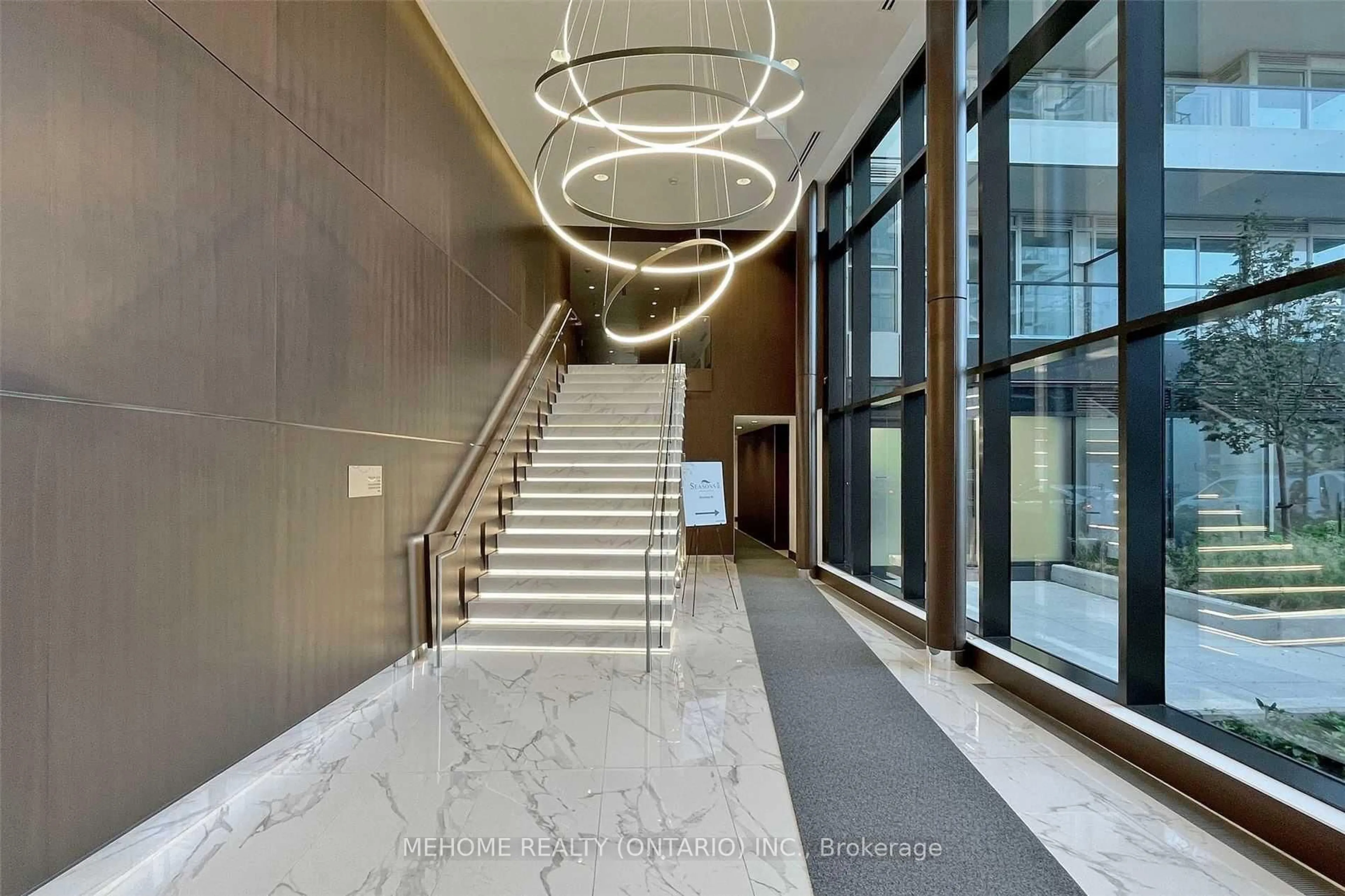 Indoor foyer for 27 McMahon Dr #2807, Toronto Ontario M2K 0J2