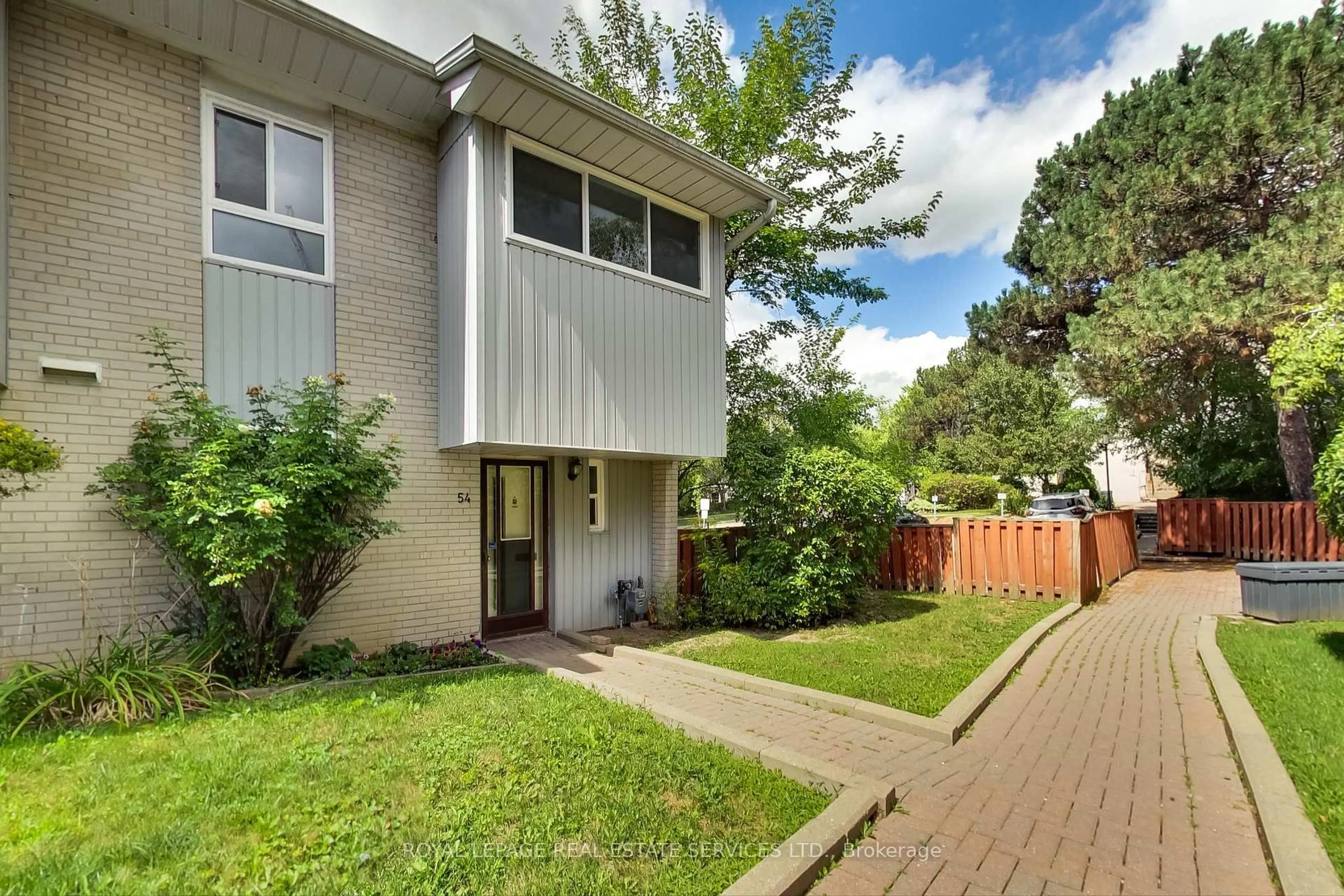 Patio, street for 6 Leith Hill Rd #54, Toronto Ontario M2J 1Z2