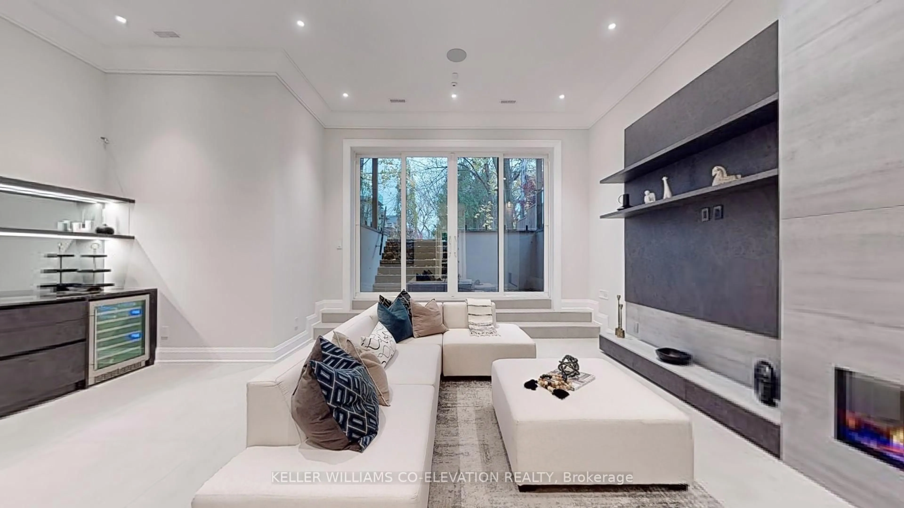 Living room with furniture, unknown for 127 Joicey Blvd, Toronto Ontario M5M 2T8