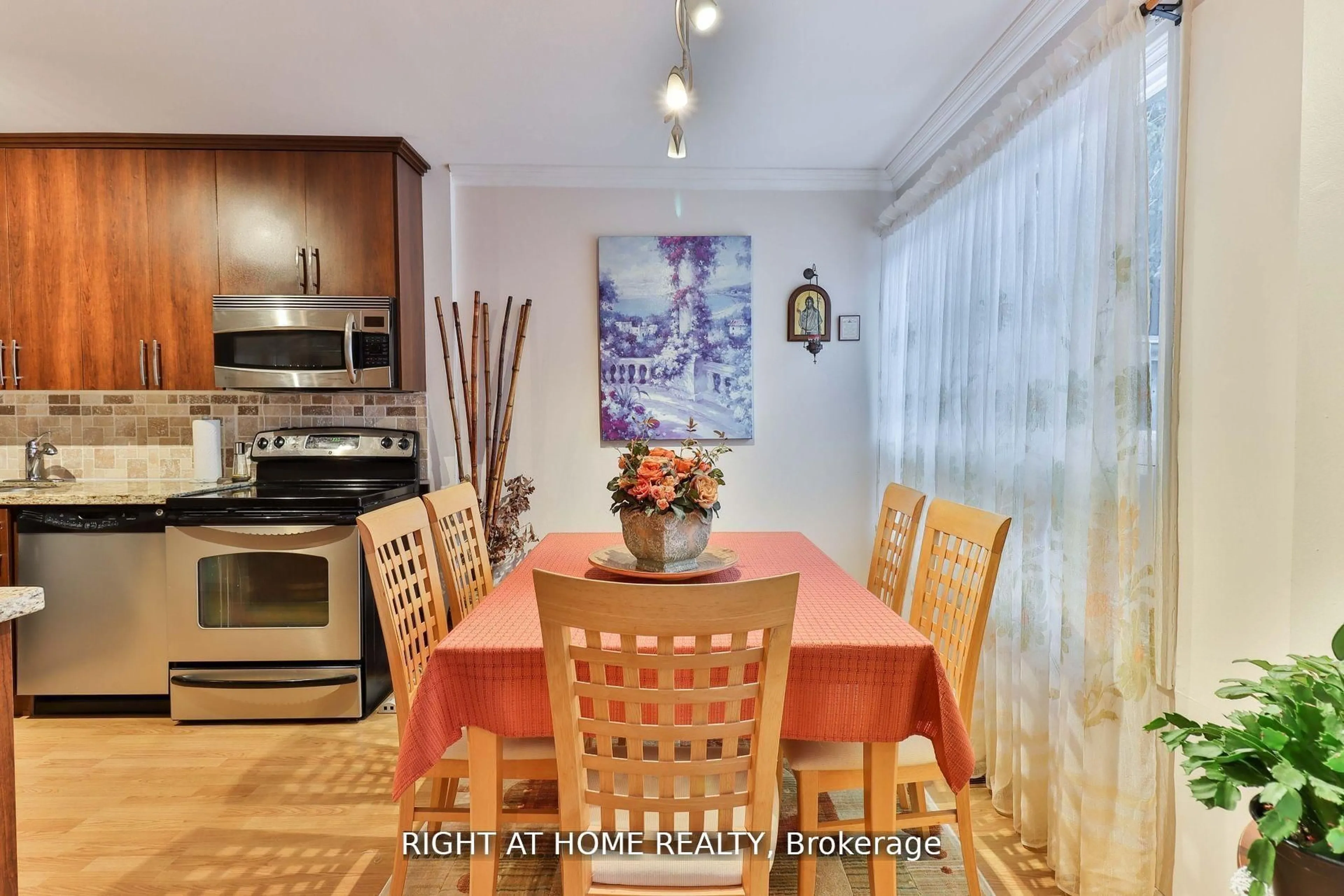 Dining room, unknown for 50 Three Valleys Dr #12, Toronto Ontario M3A 3B5