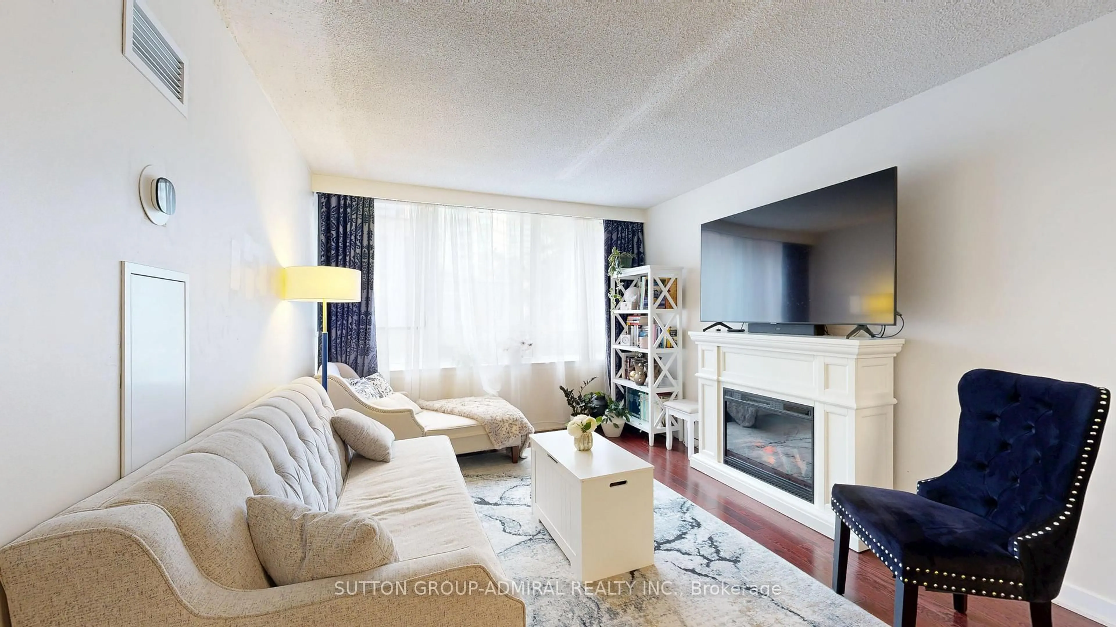 Living room with furniture, unknown for 633 Bay St #201, Toronto Ontario M5G 2G4