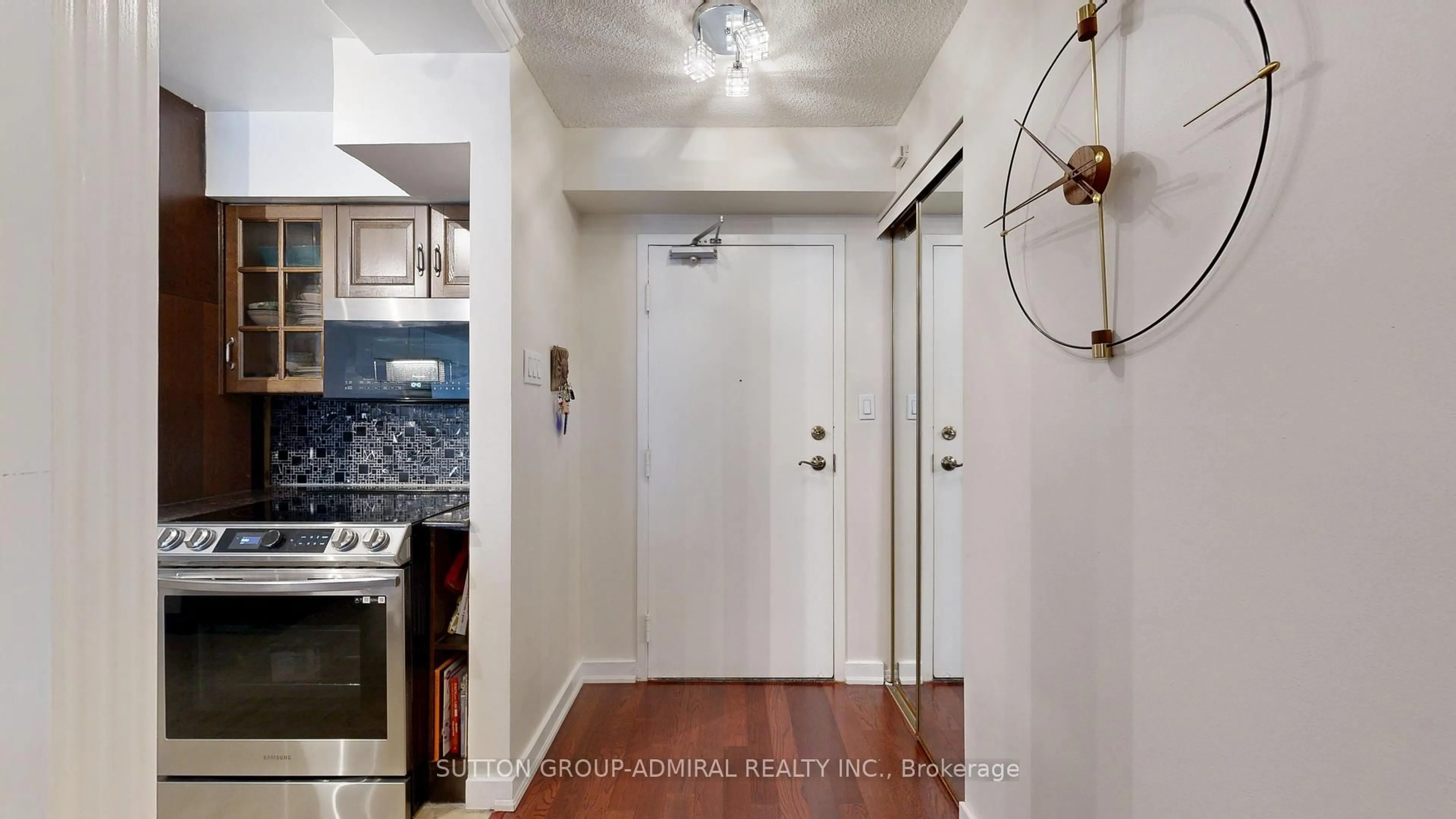 Unknown for 633 Bay St #201, Toronto Ontario M5G 2G4