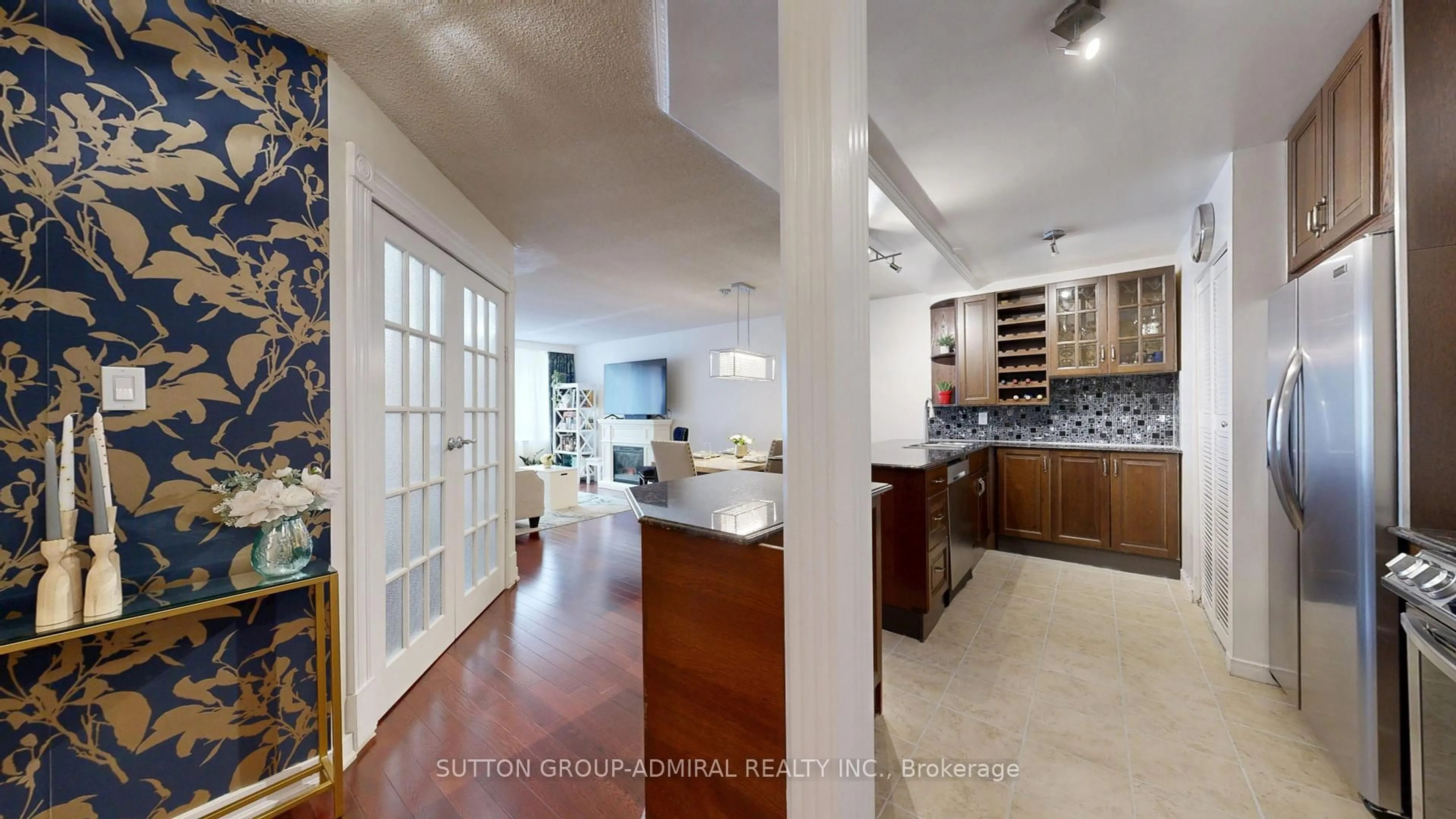 Open concept kitchen, ceramic/tile floor for 633 Bay St #201, Toronto Ontario M5G 2G4