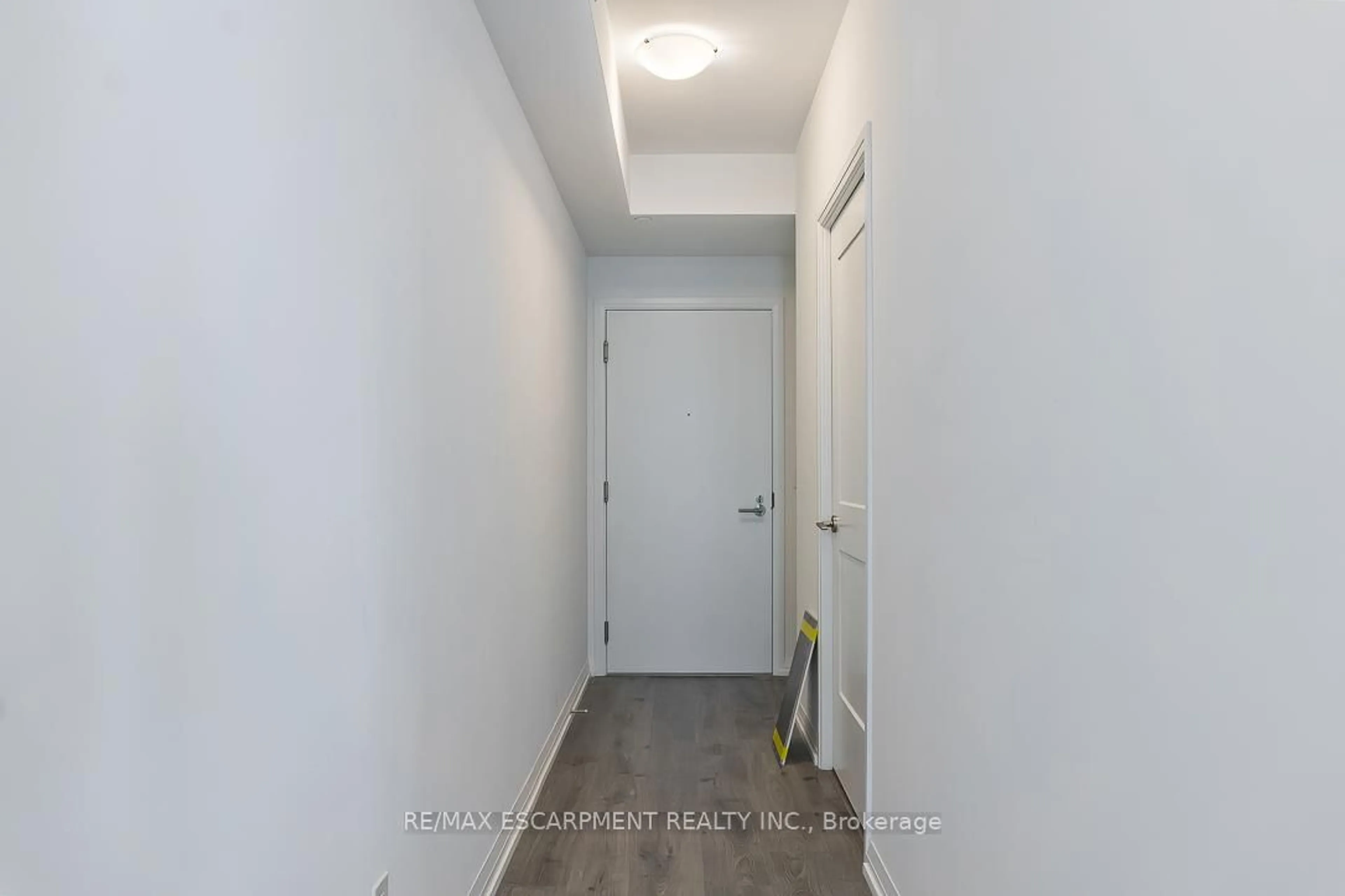 Indoor entryway for 28 Widmer St #4021, Toronto Ontario M5V 0T2