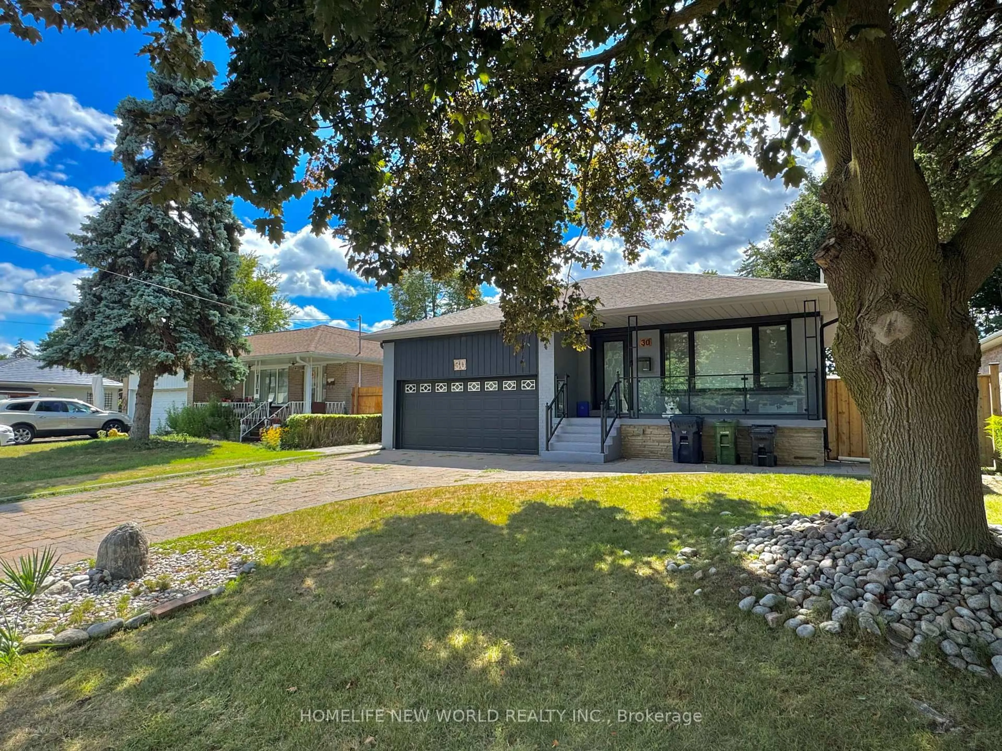 A pic from outside/outdoor area/front of a property/back of a property/a pic from drone, street for 30 Allview Cres, Toronto Ontario M2J 2R3
