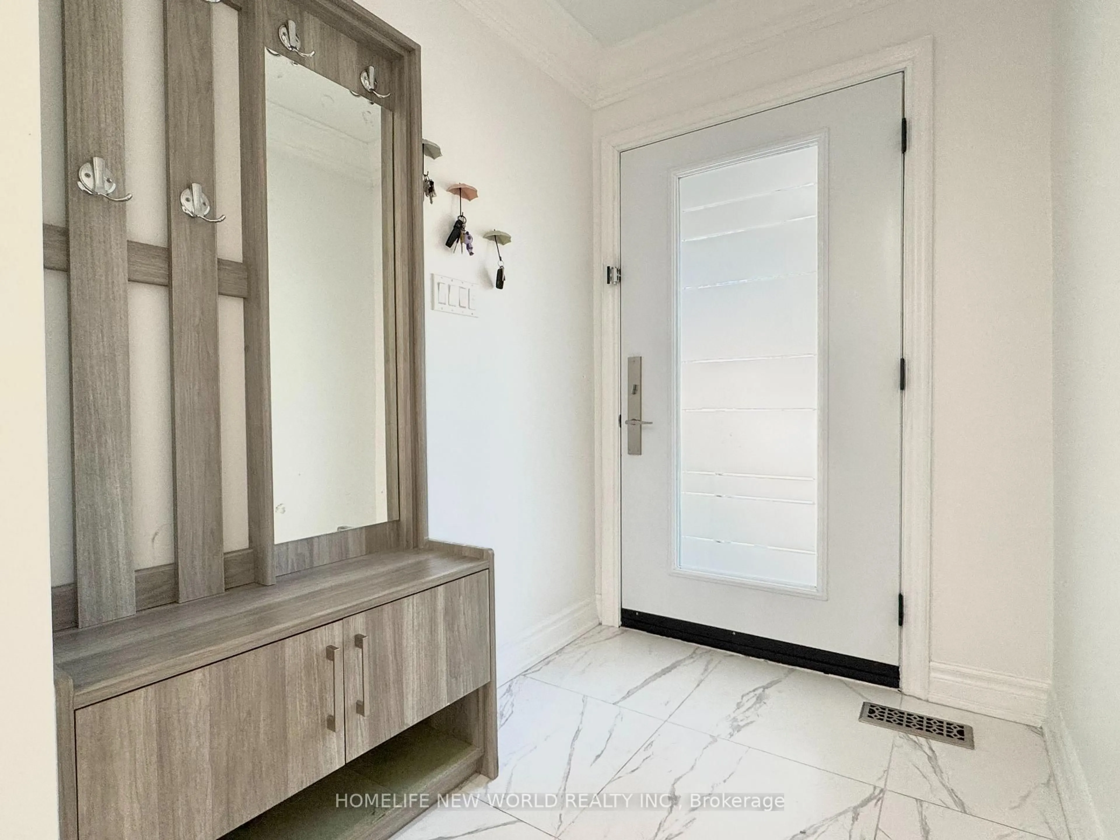 Indoor entryway for 30 Allview Cres, Toronto Ontario M2J 2R3
