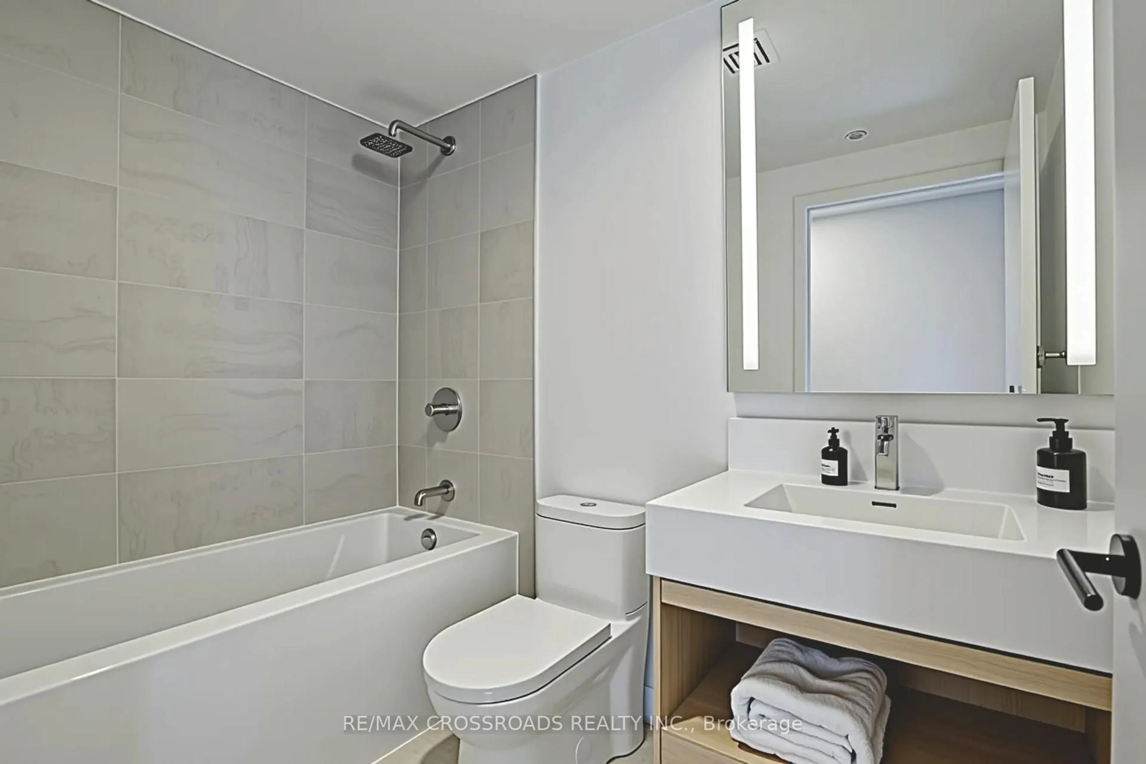 Standard bathroom, ceramic/tile floor for 308 Jarvis St #520, Toronto Ontario M5B 0E3
