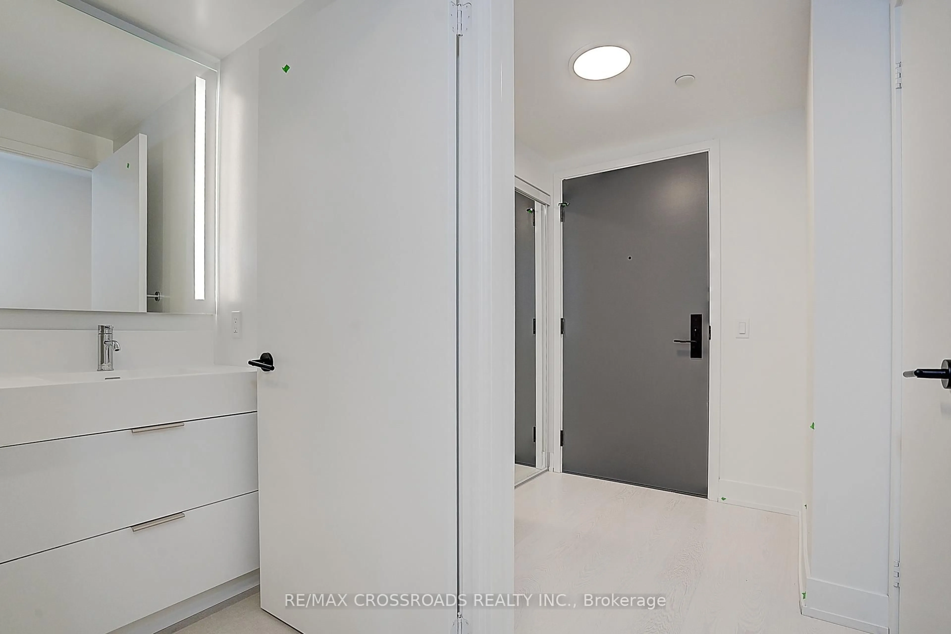 Indoor entryway for 308 Jarvis St #520, Toronto Ontario M5B 0E3