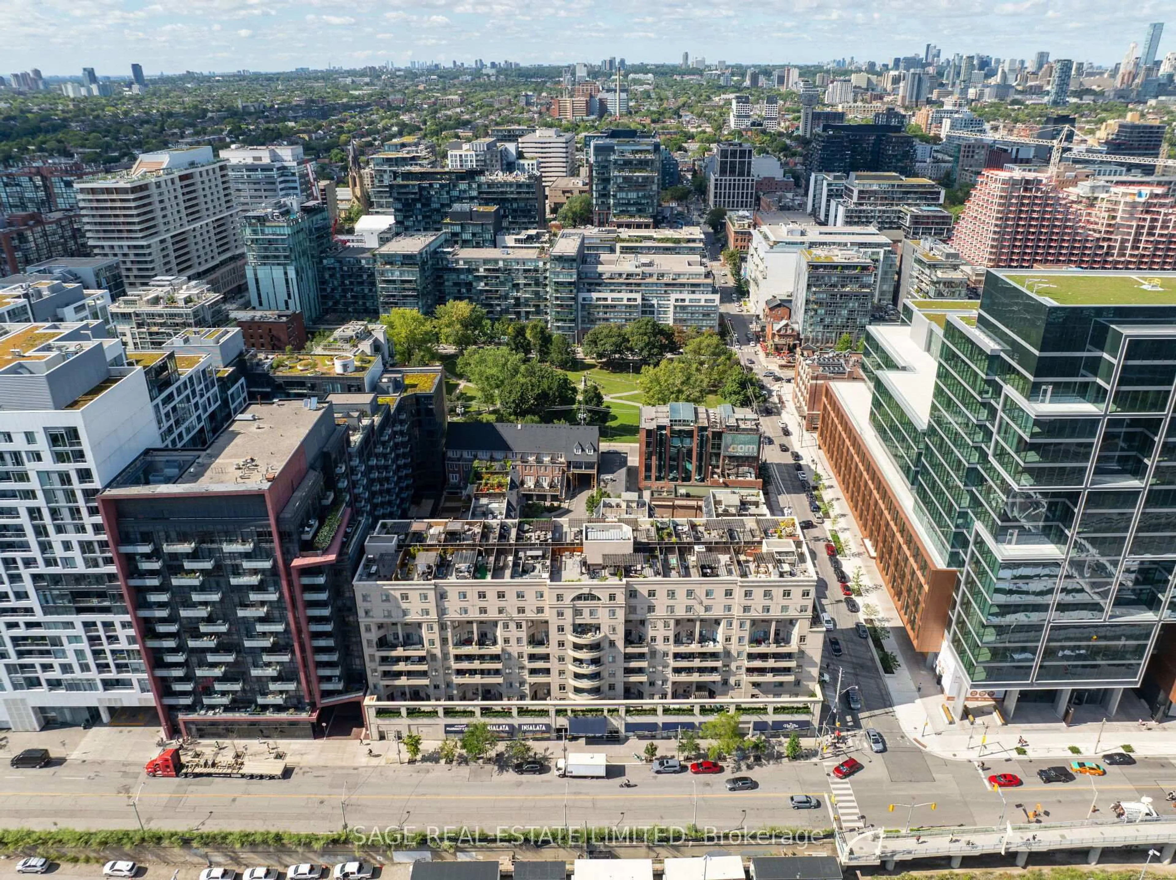 A pic from outside/outdoor area/front of a property/back of a property/a pic from drone, city buildings view from balcony for 550 Front St #615, Toronto Ontario M5V 3N5