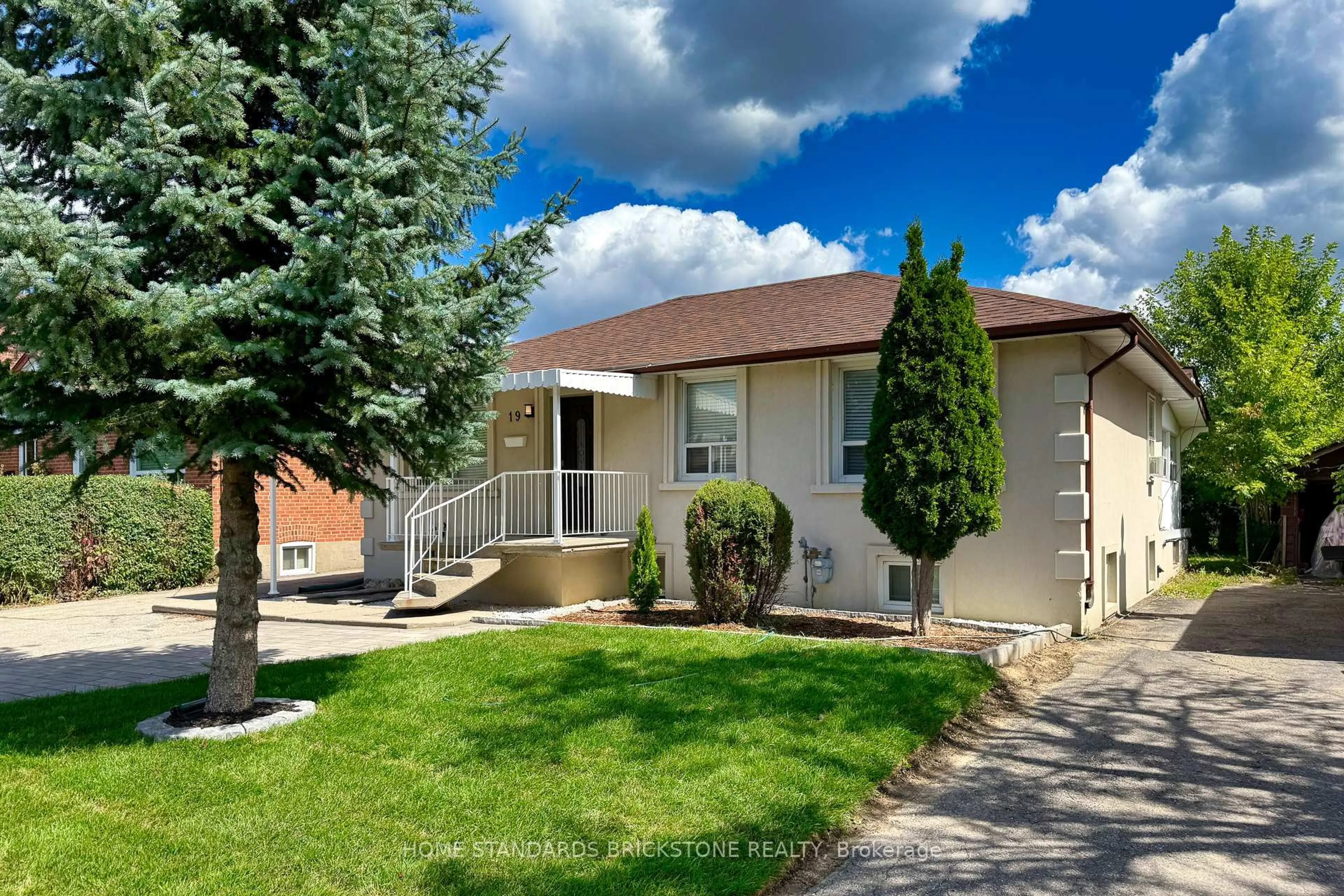 Home with vinyl exterior material, street for 19 Granite St, Toronto Ontario M3H 3K1