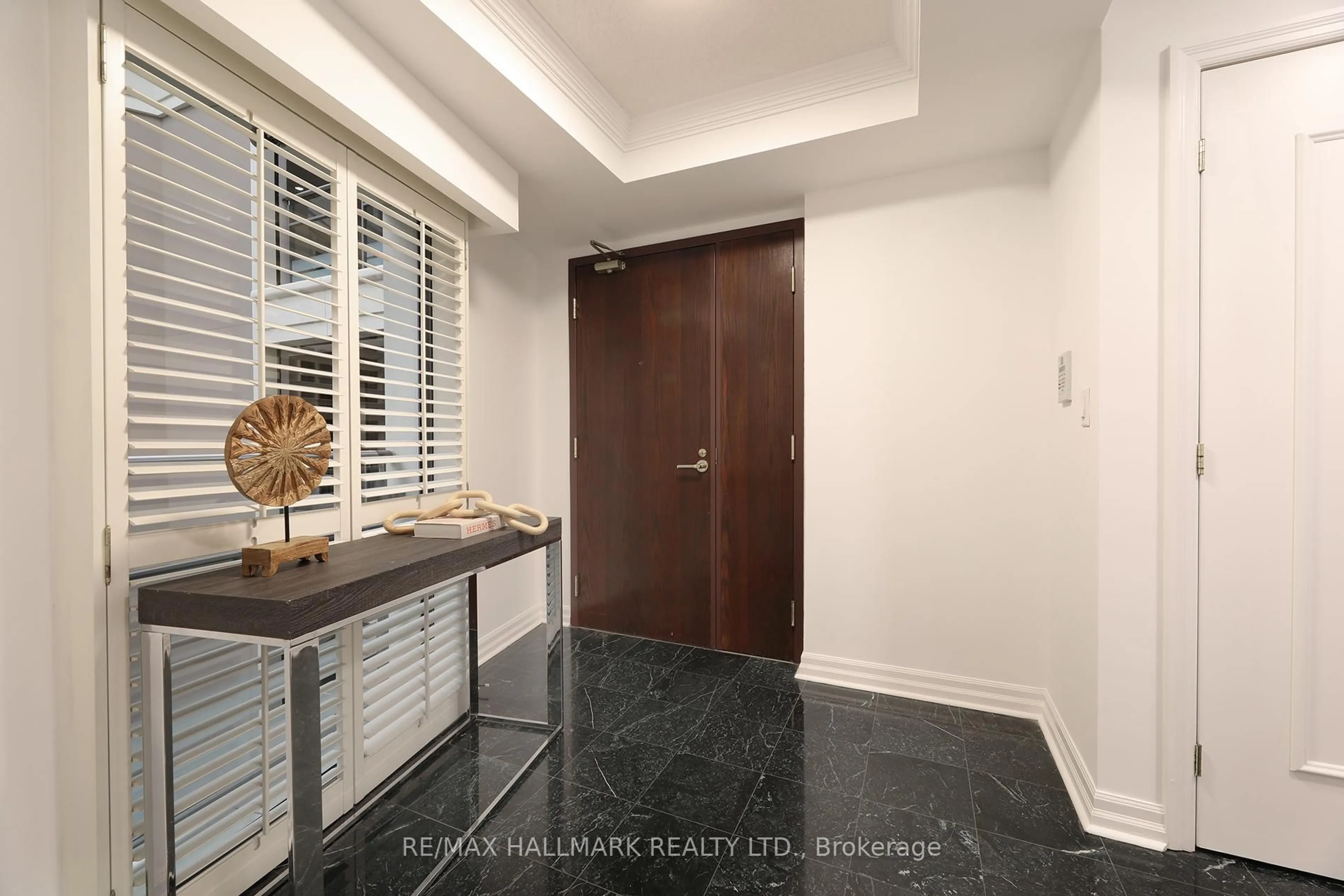 Indoor entryway for 2727 Yonge St #609, Toronto Ontario M4N 3R6